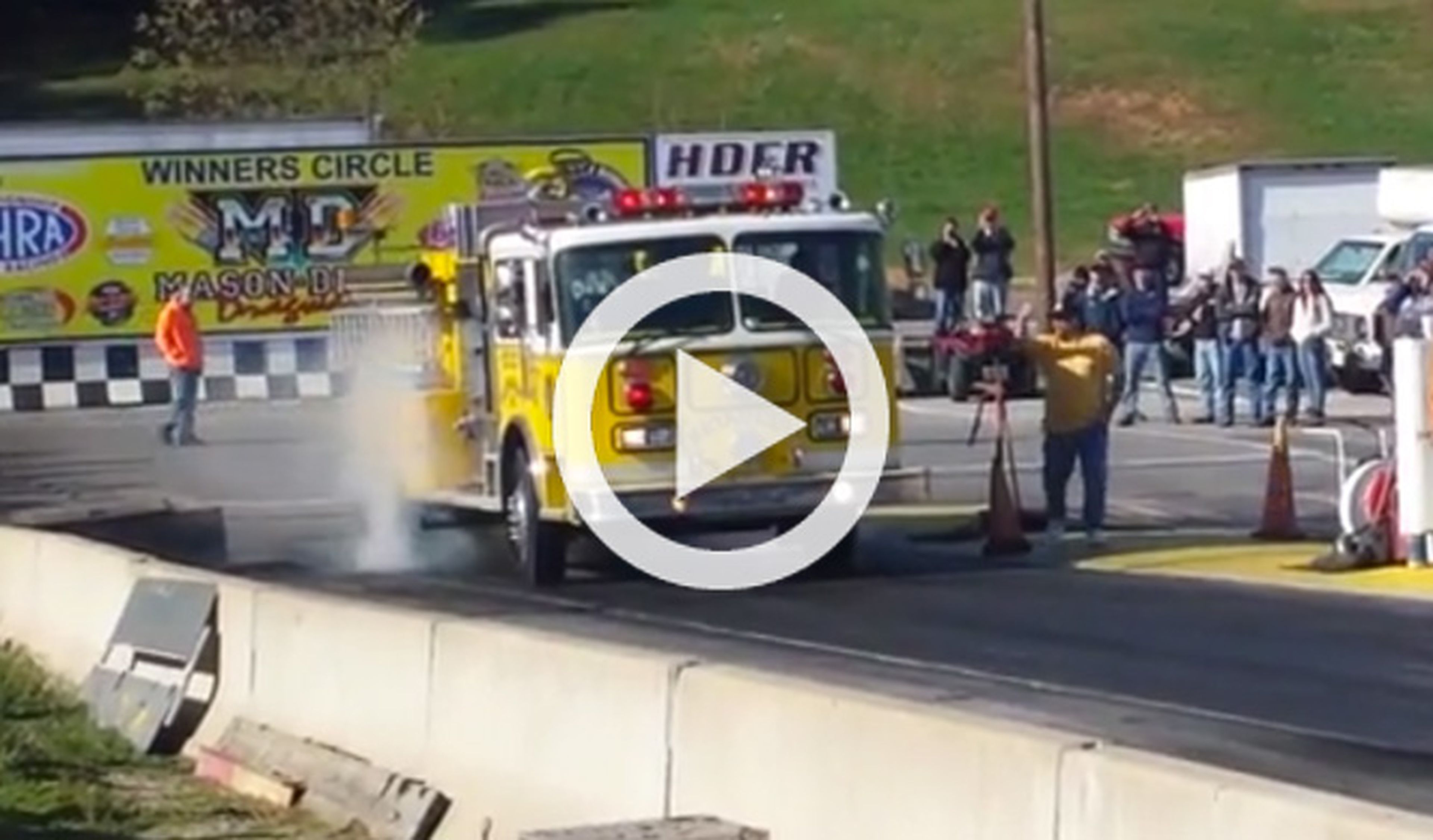 Vídeo: ¿un camión de bomberos en una prueba de aceleración?