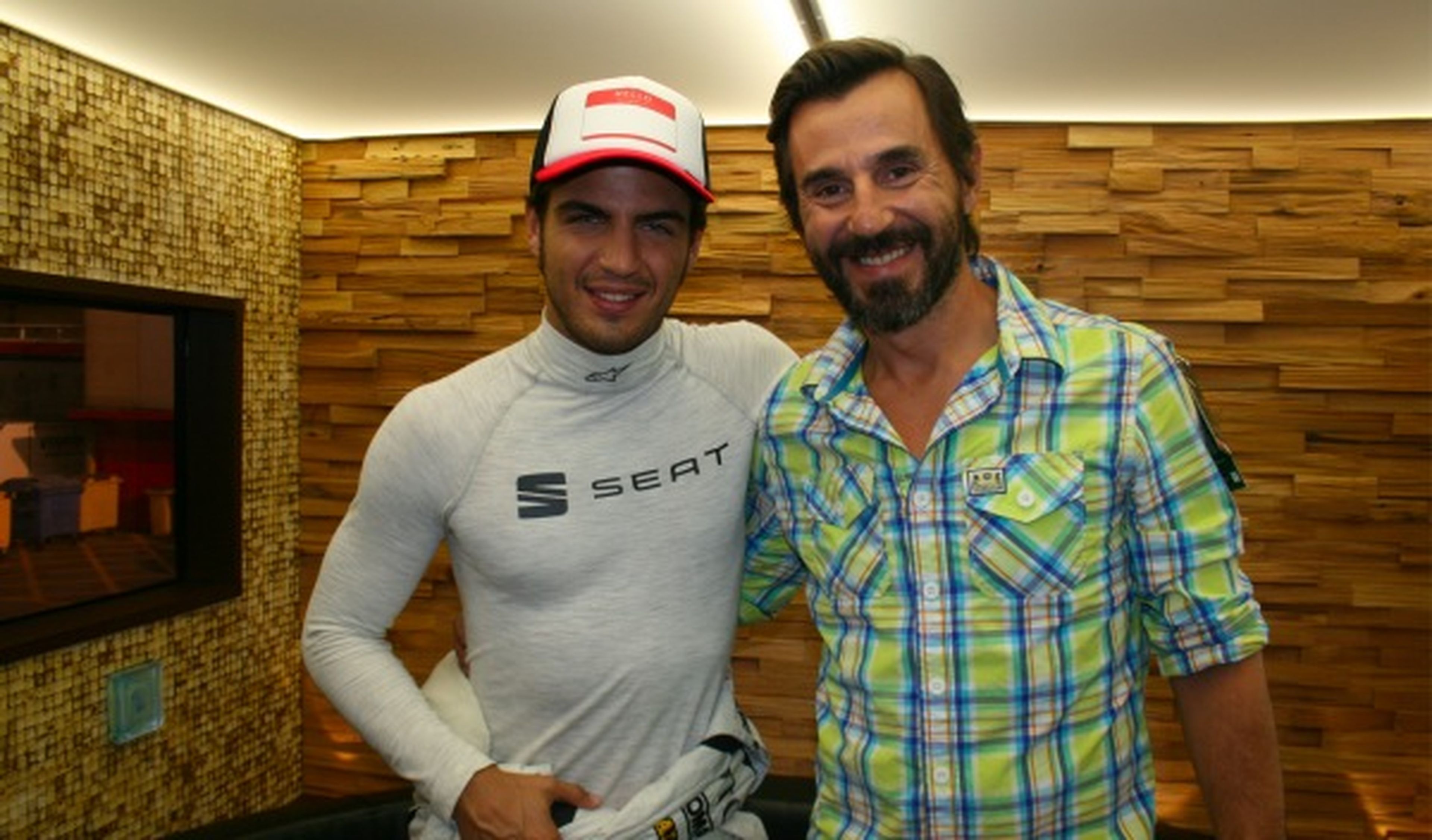 Maxi Iglesias bate a Santi Millán en el reto León Cup Racer