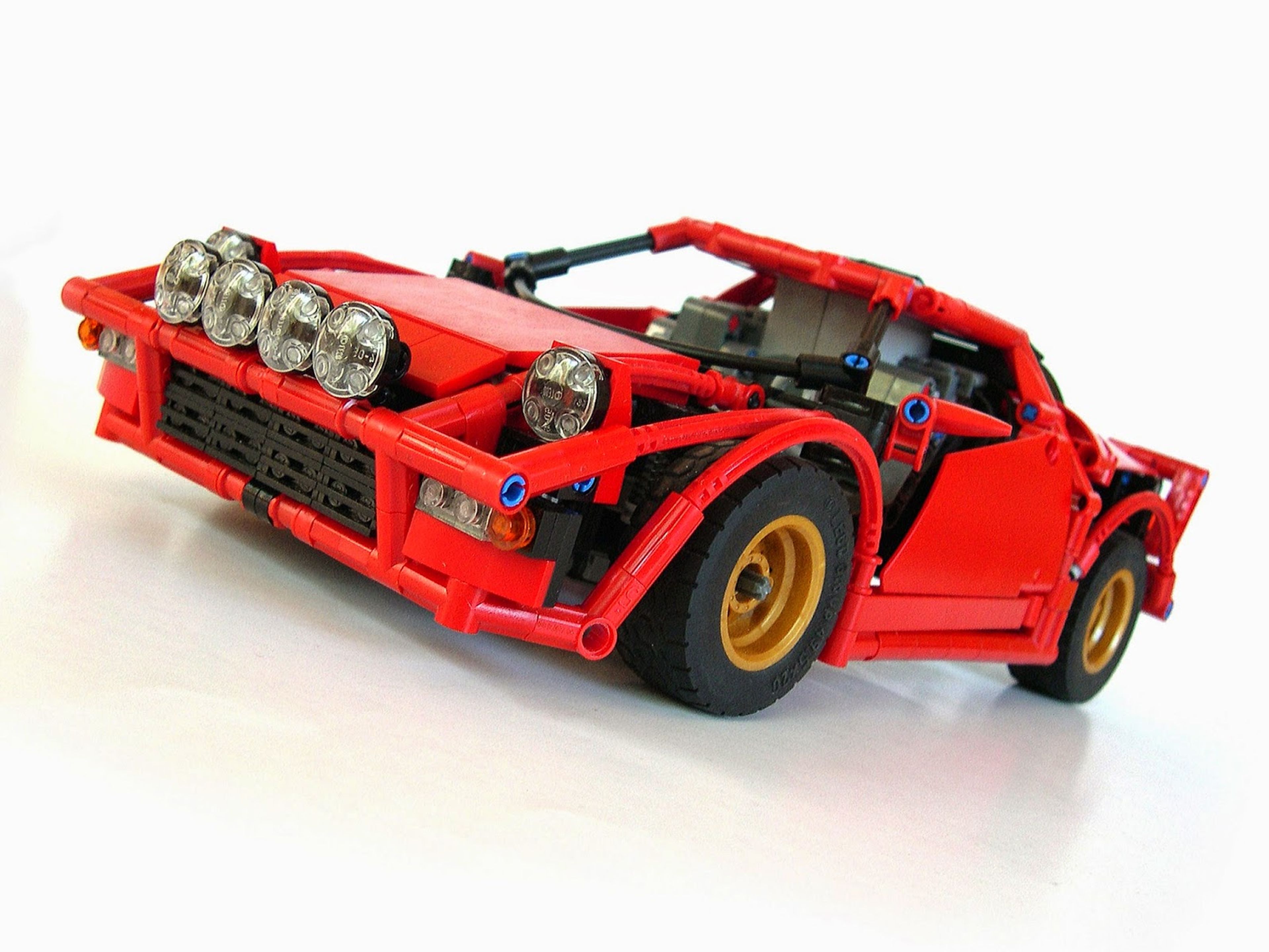 Un Lancia Stratos de Lego que ¡corre y derrapa!