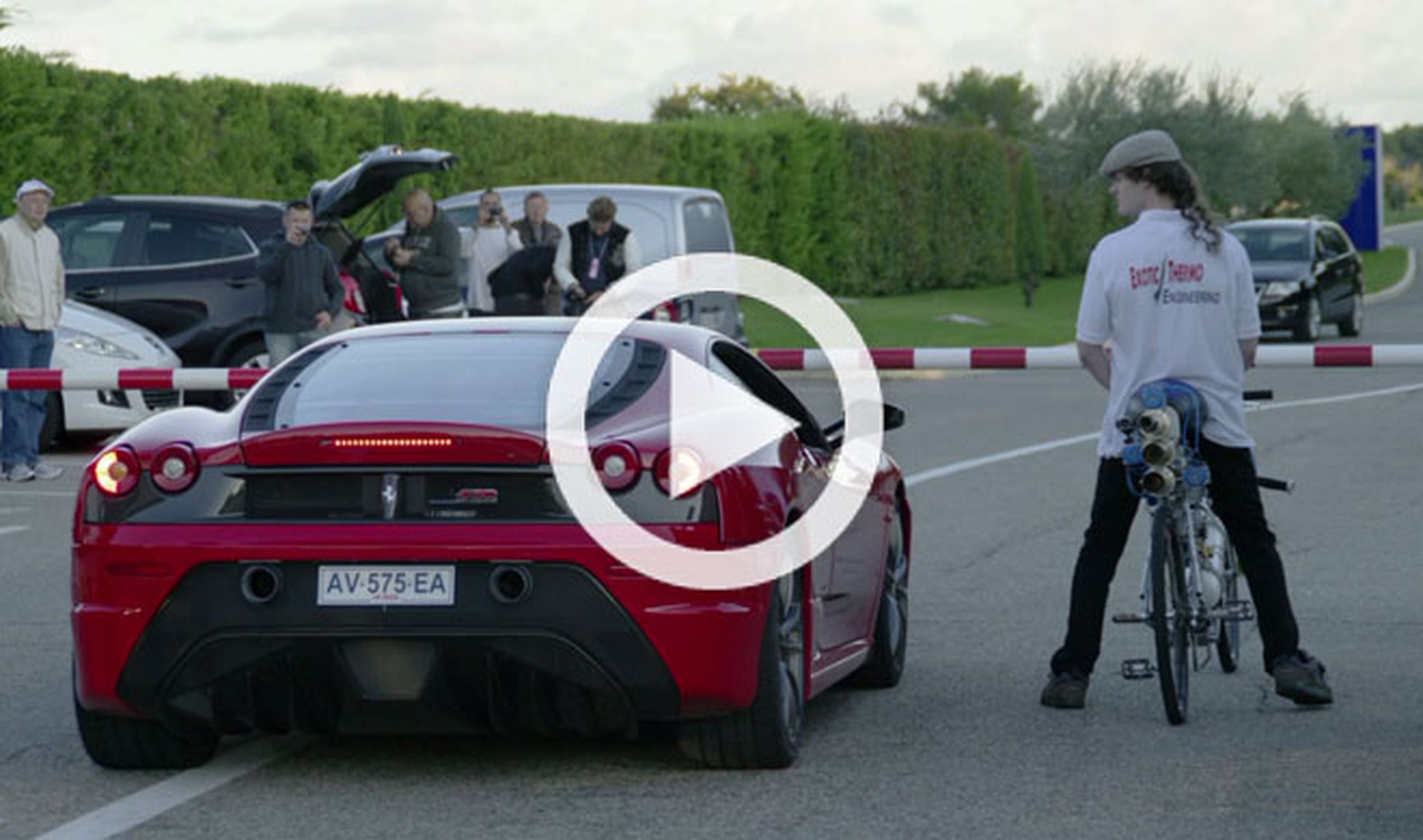 Vídeo: una ‘bici-jet’ contra un Ferrari F430 Scuderia