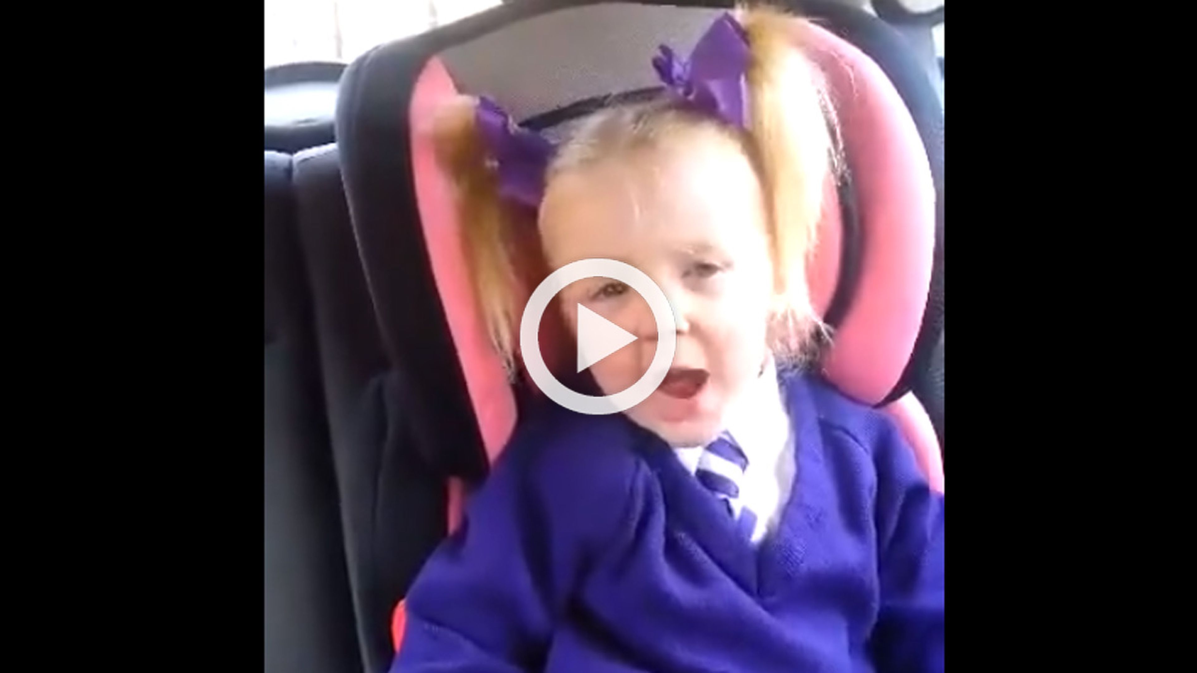 Vídeo: una niña baila hardcore en el coche (y muy bien)