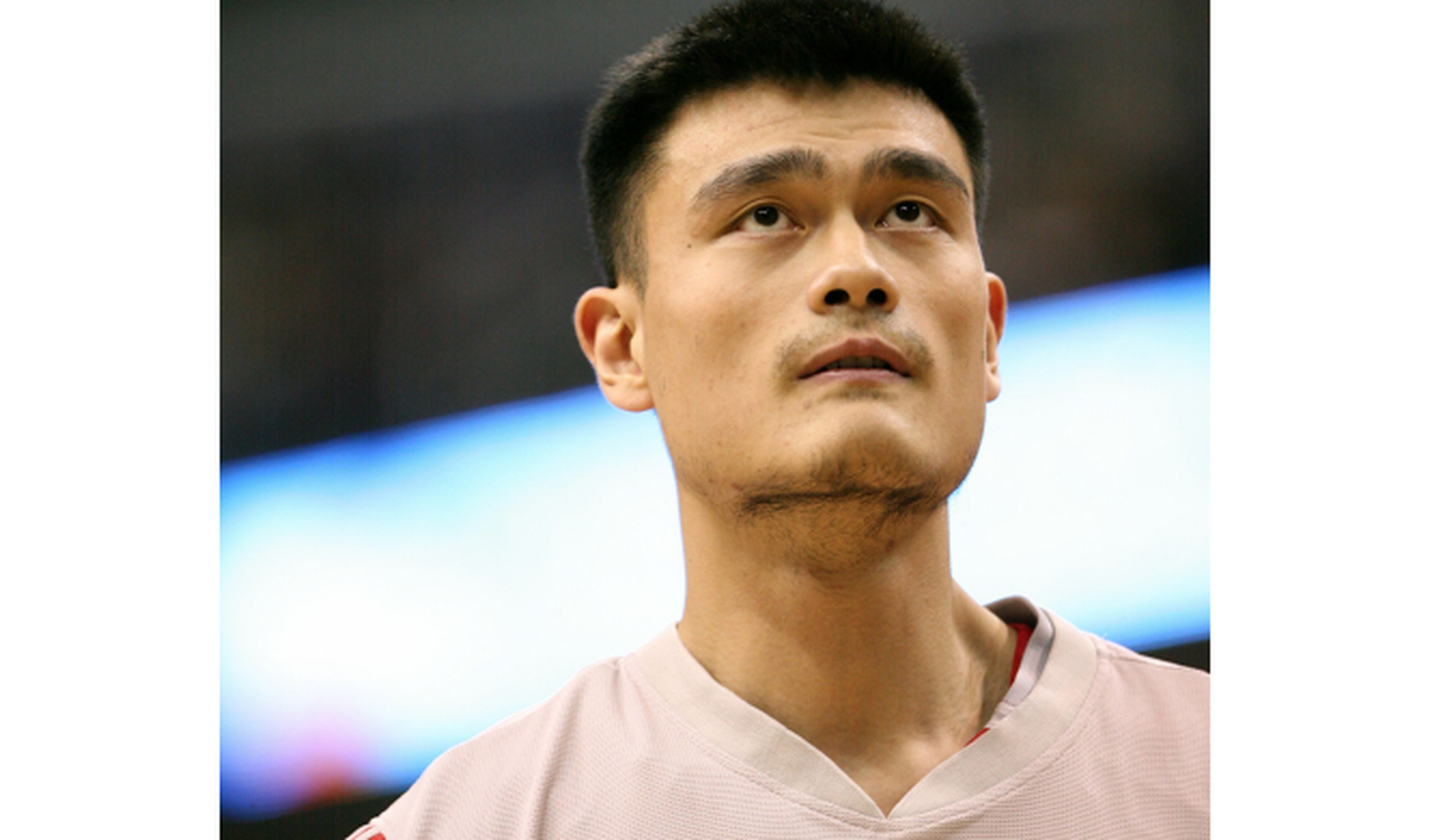 Yao Ming y sus problemas para caber en un Lincoln Navigator