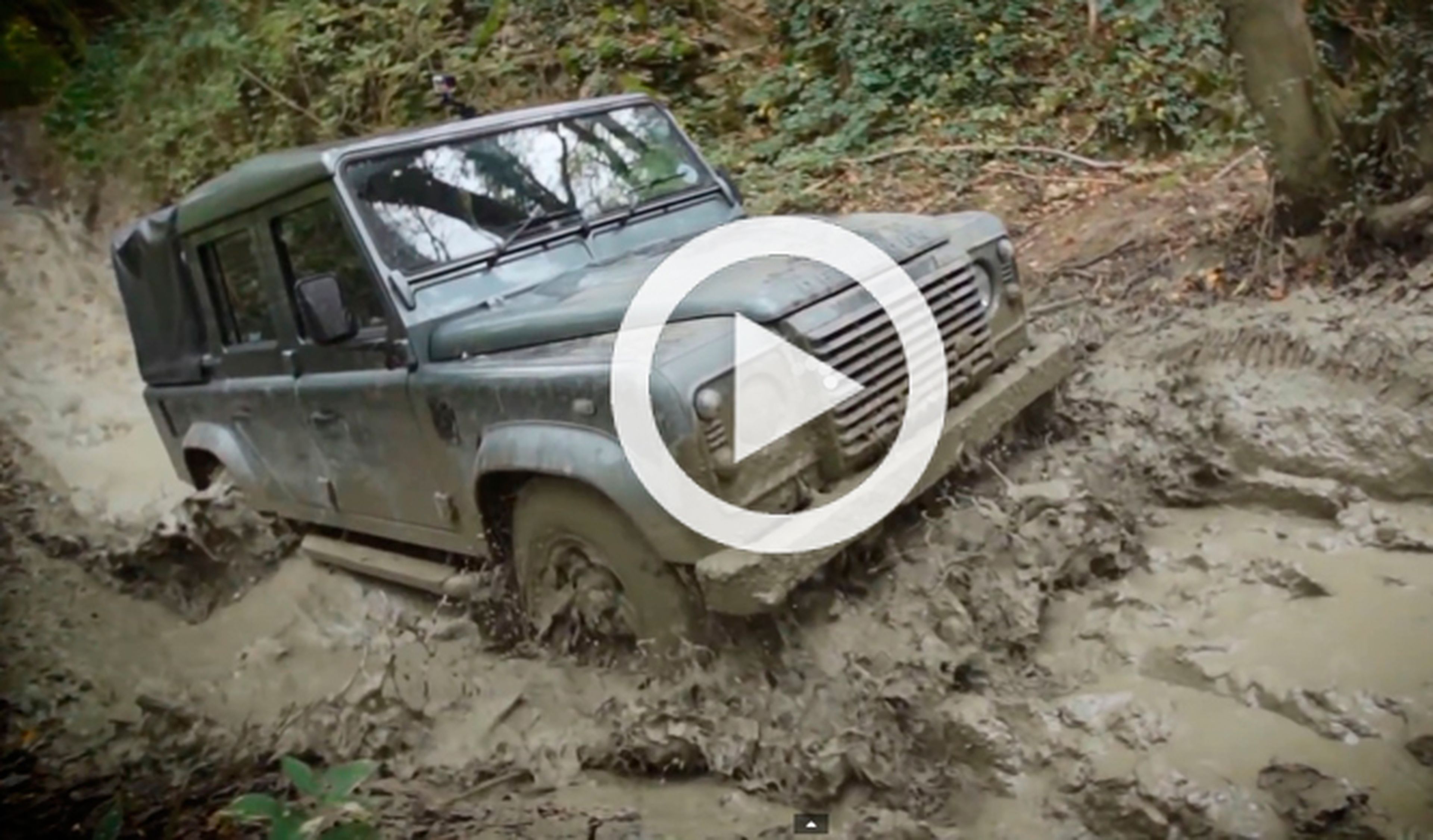 Vídeo: así se conduce el Land Rover Defender por el campo