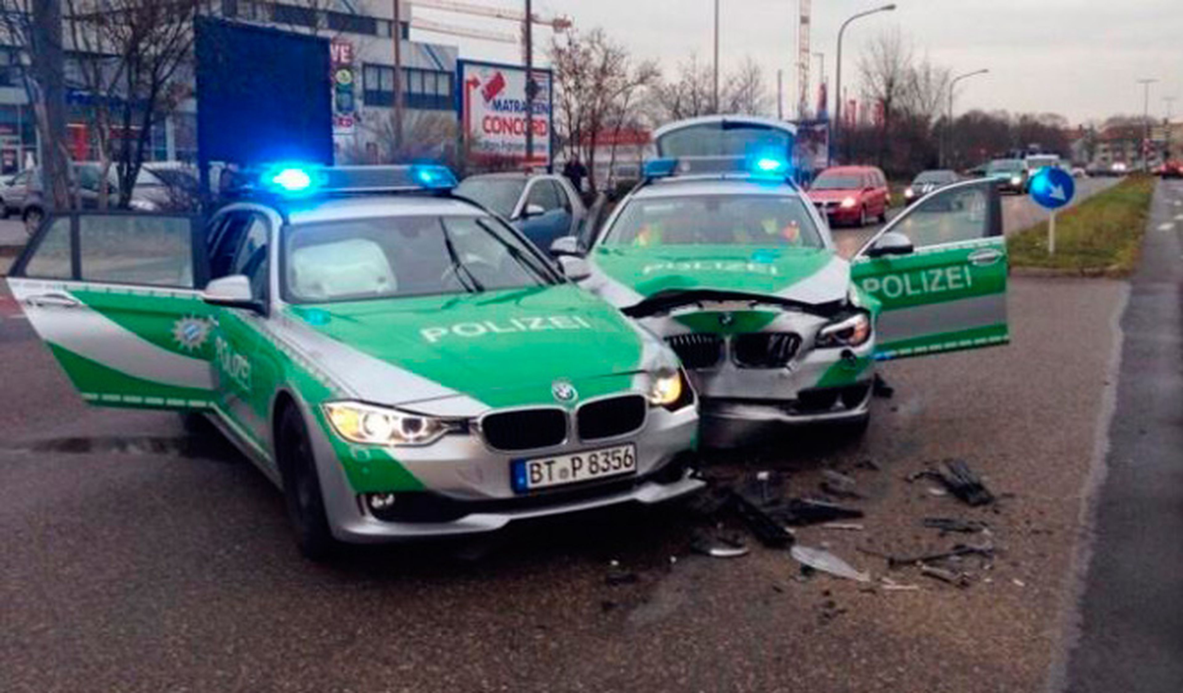 Dos coches de la policía alemana chocan entre si