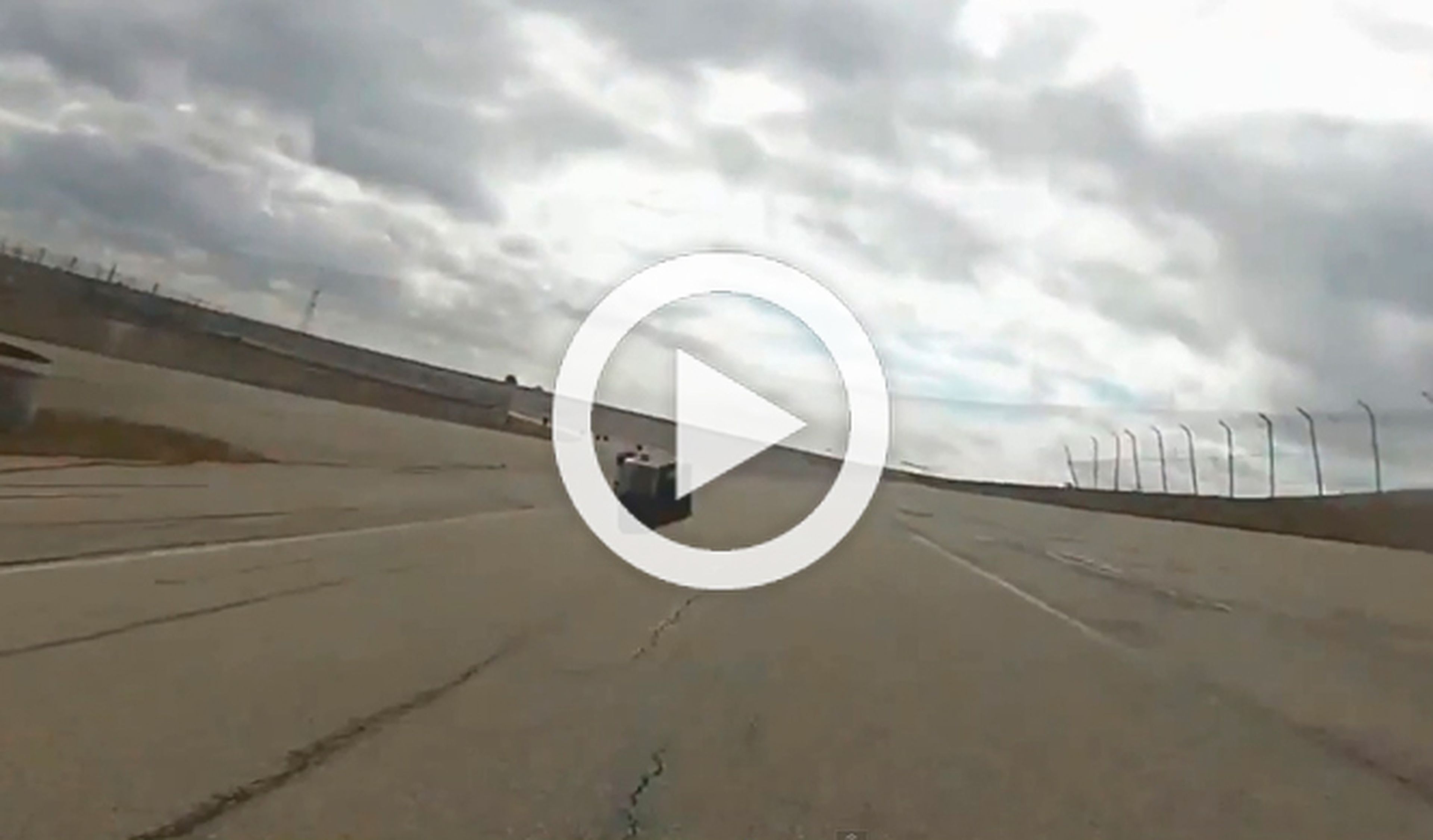Vídeo: una cámara GoPro golpea a un motorista
