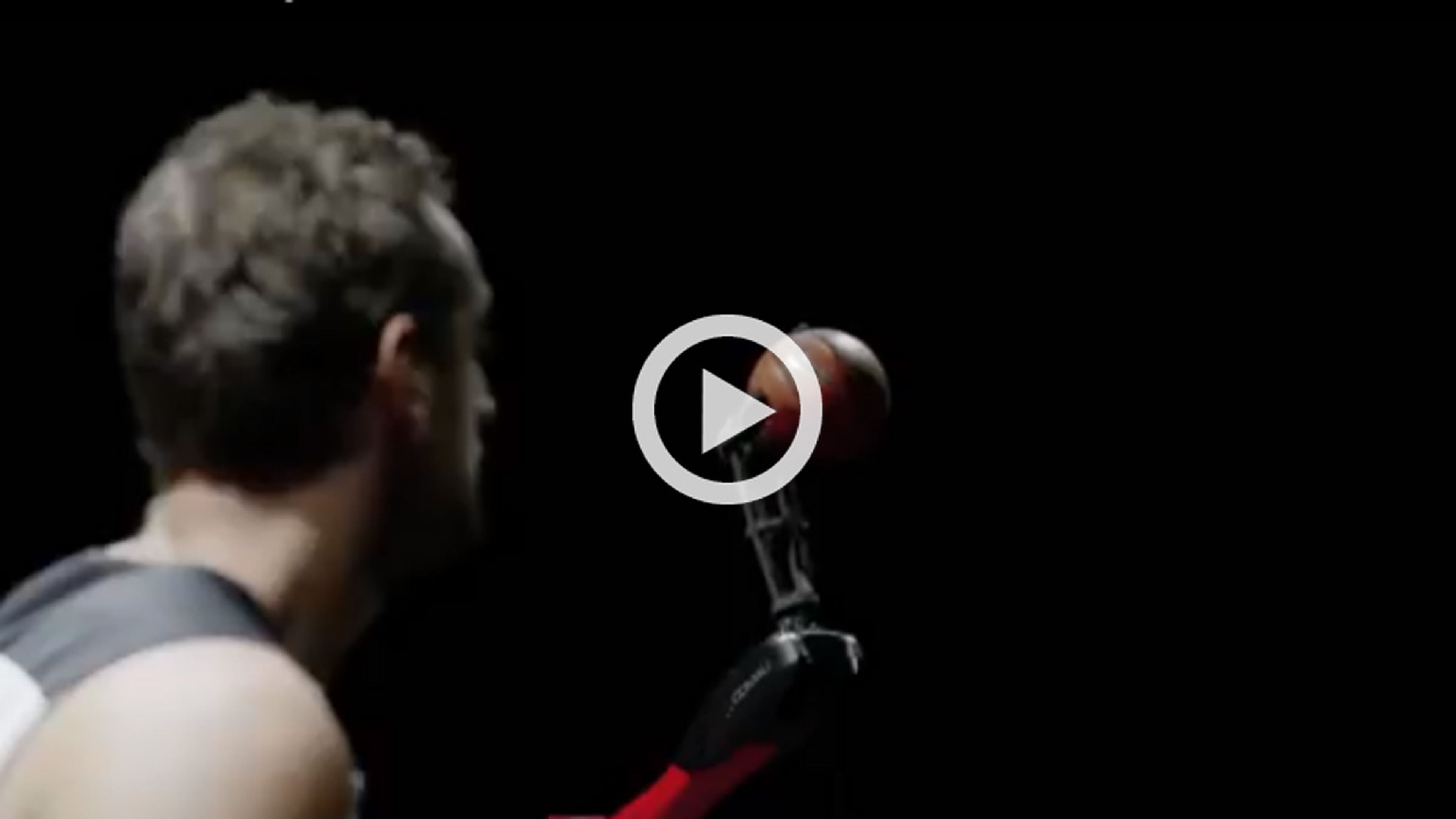 Vídeo: un robot de Fiat-Chrysler vence a estrella de la NBA