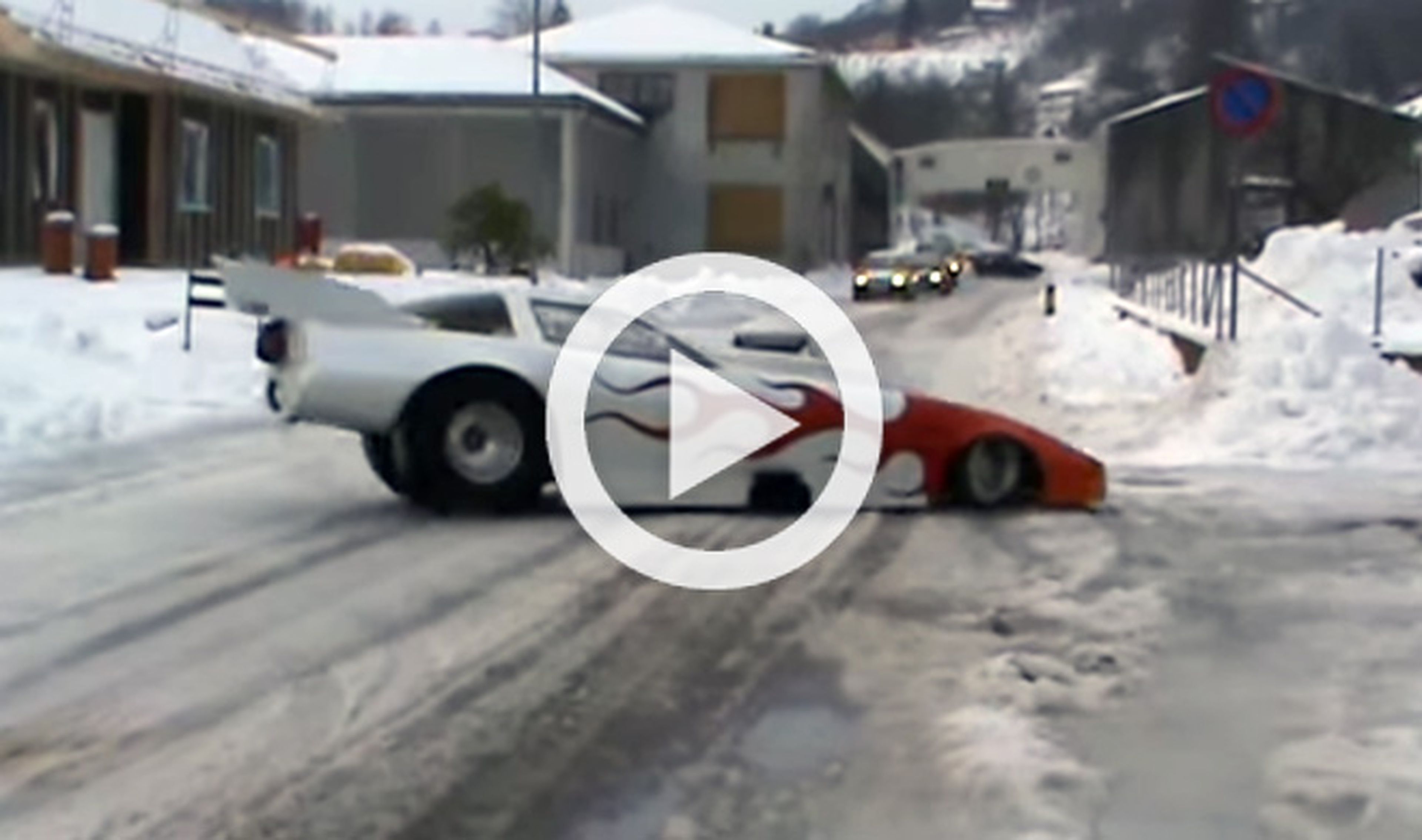 Vídeo: así se conduce un ‘dragster’ sobre la nieve