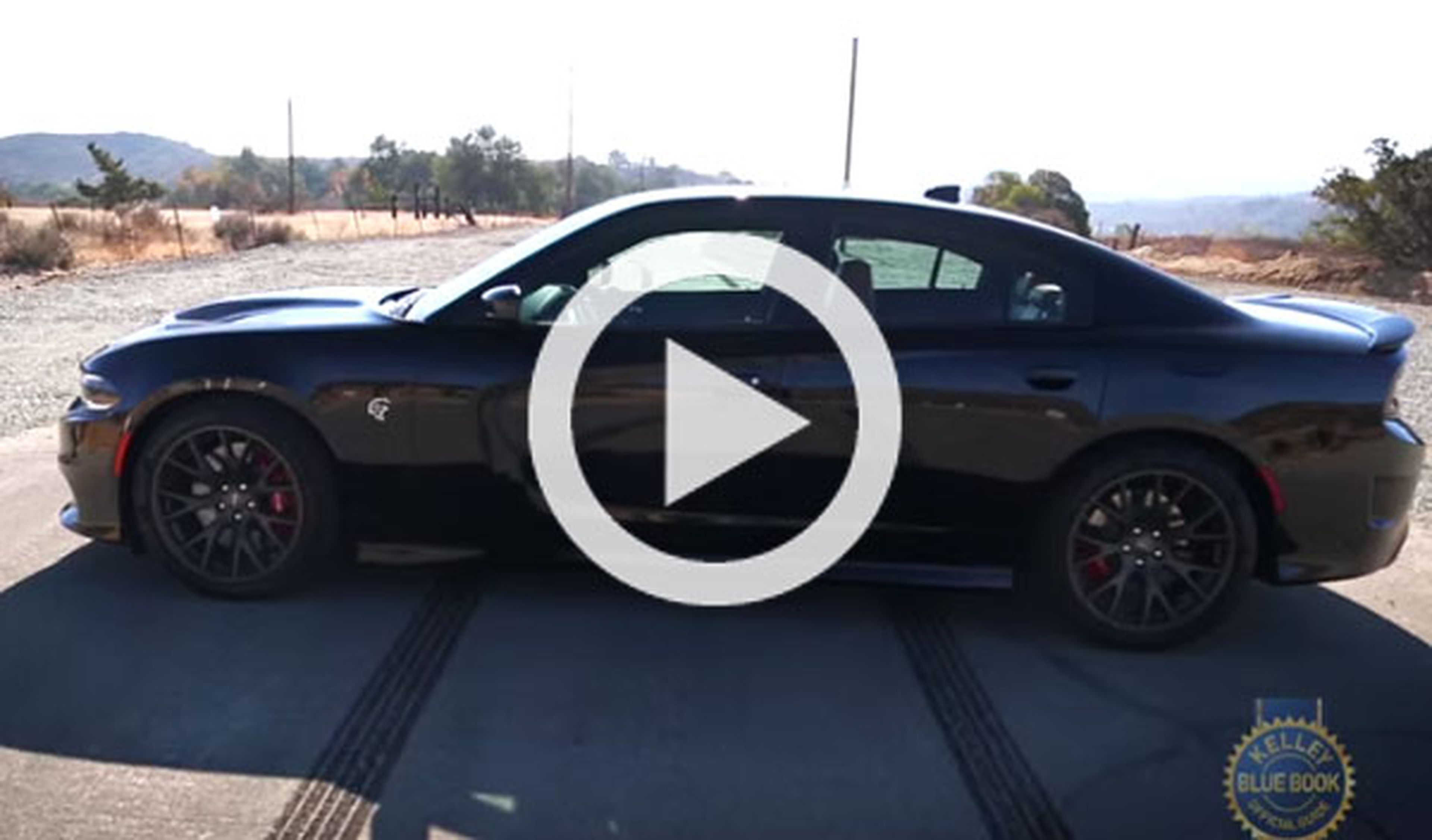 Literal: Dodge Charger Hellcat 2015... ¡quema el asfalto!