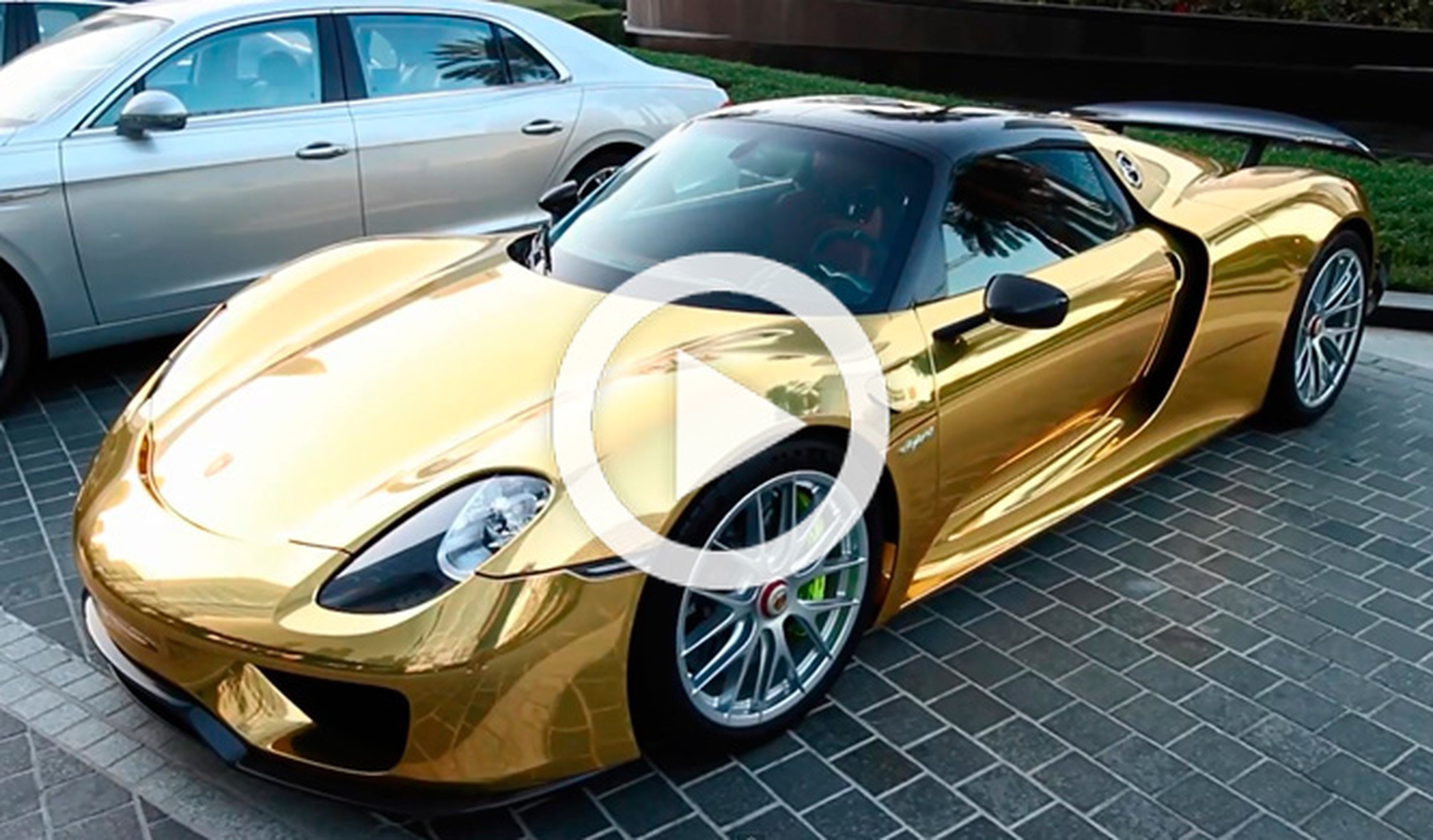 Vídeo: Un Porsche 918 Spyder con pintura efecto oro