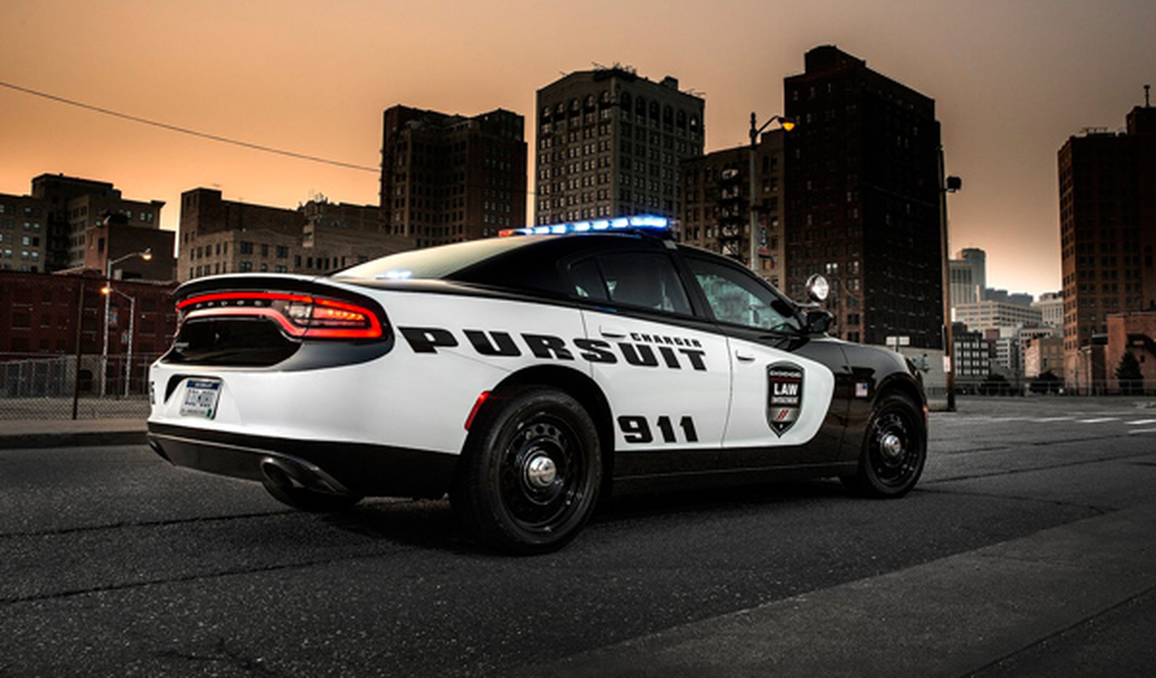 8 experiencias que sentirás al conducir un coche de policía