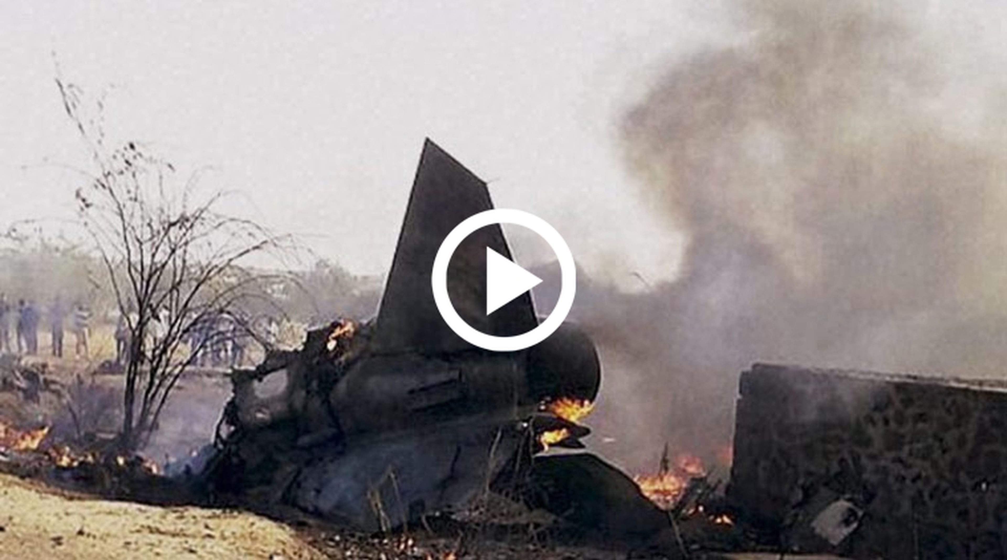 Un motorista es golpeado por un caza MiG-27 en la India