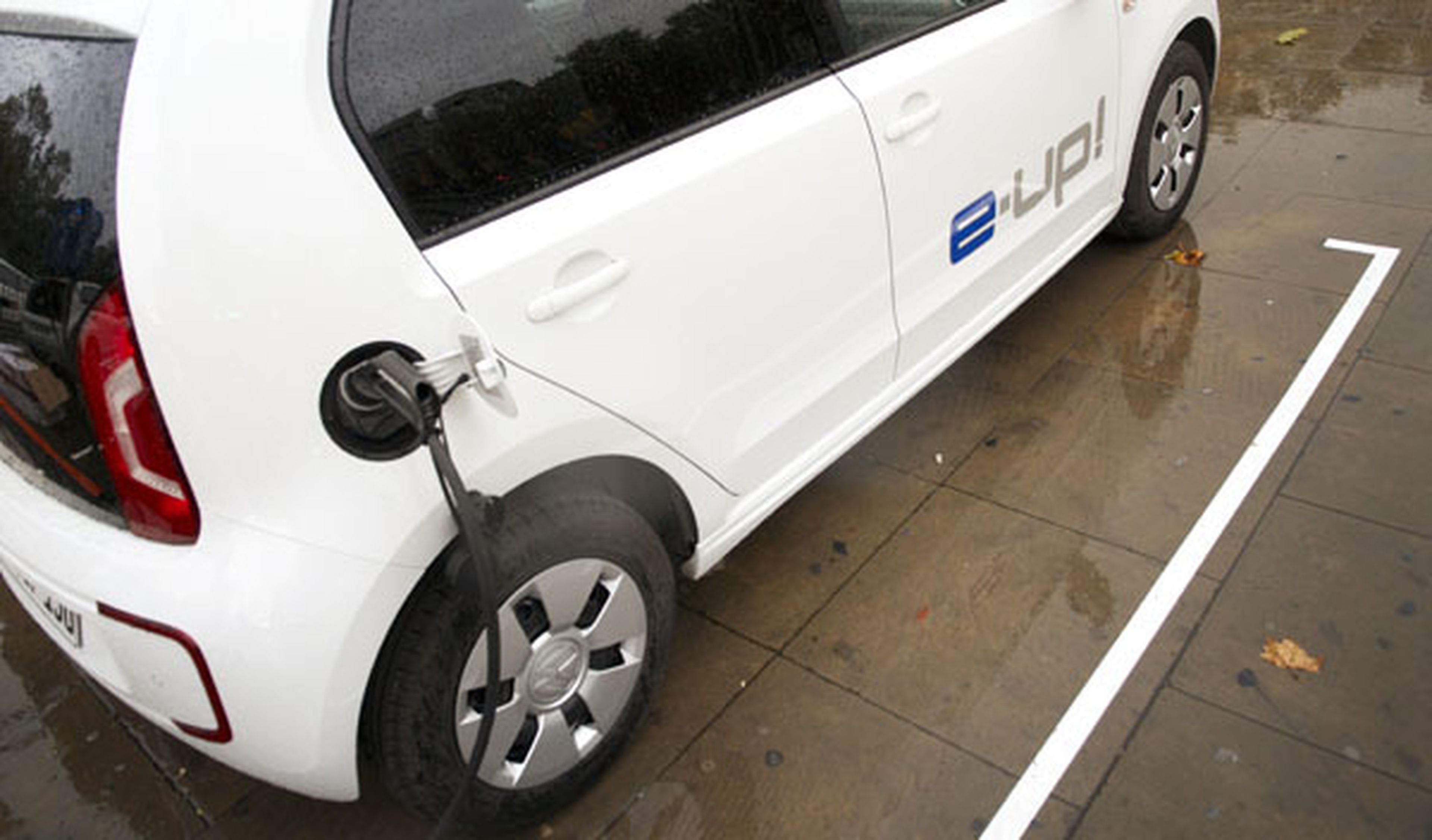 Volkswagen nos enseña cómo se carga un coche elécrico