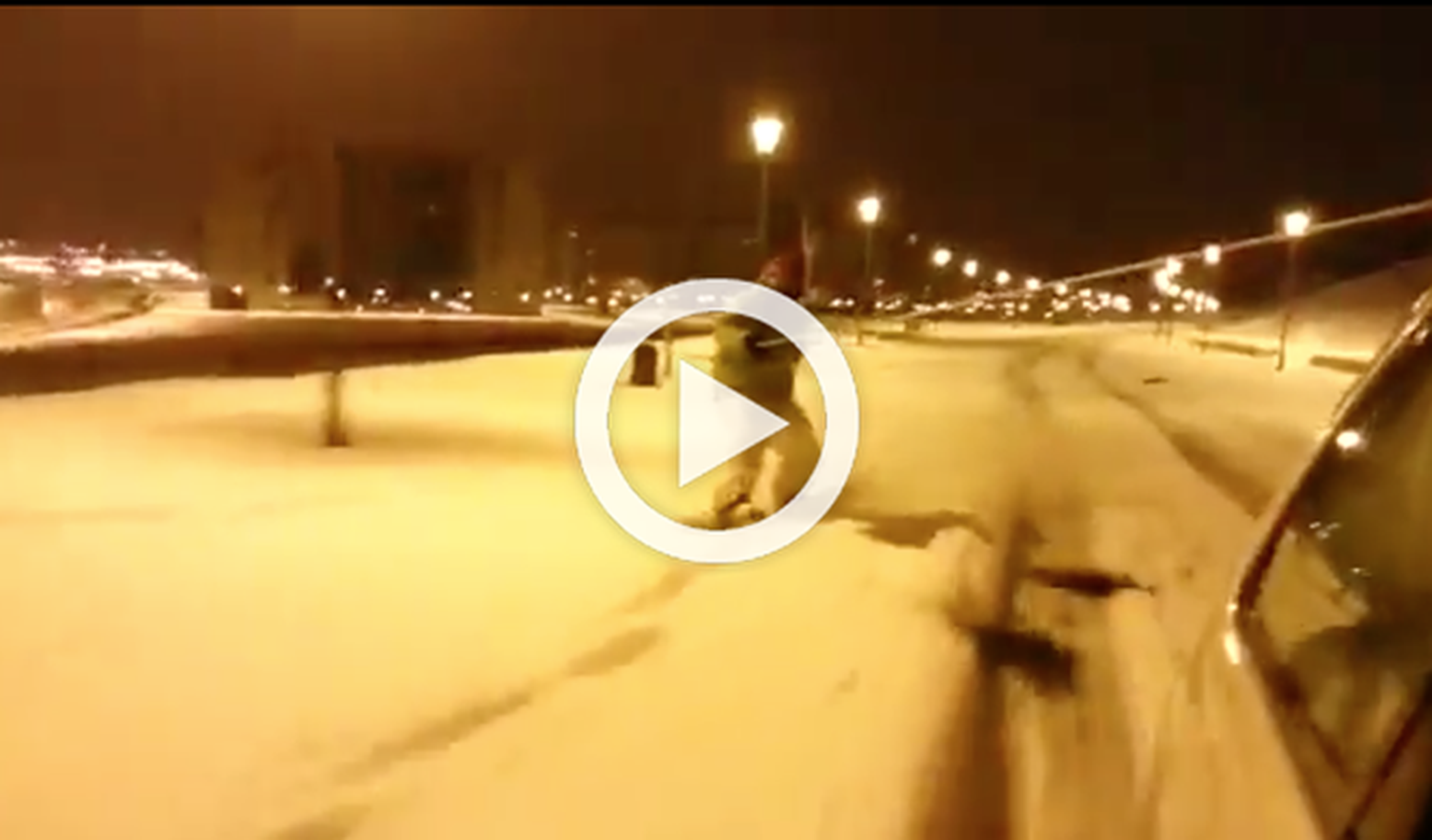 Vídeo: hace snow arrastrado por un coche en Vitoria