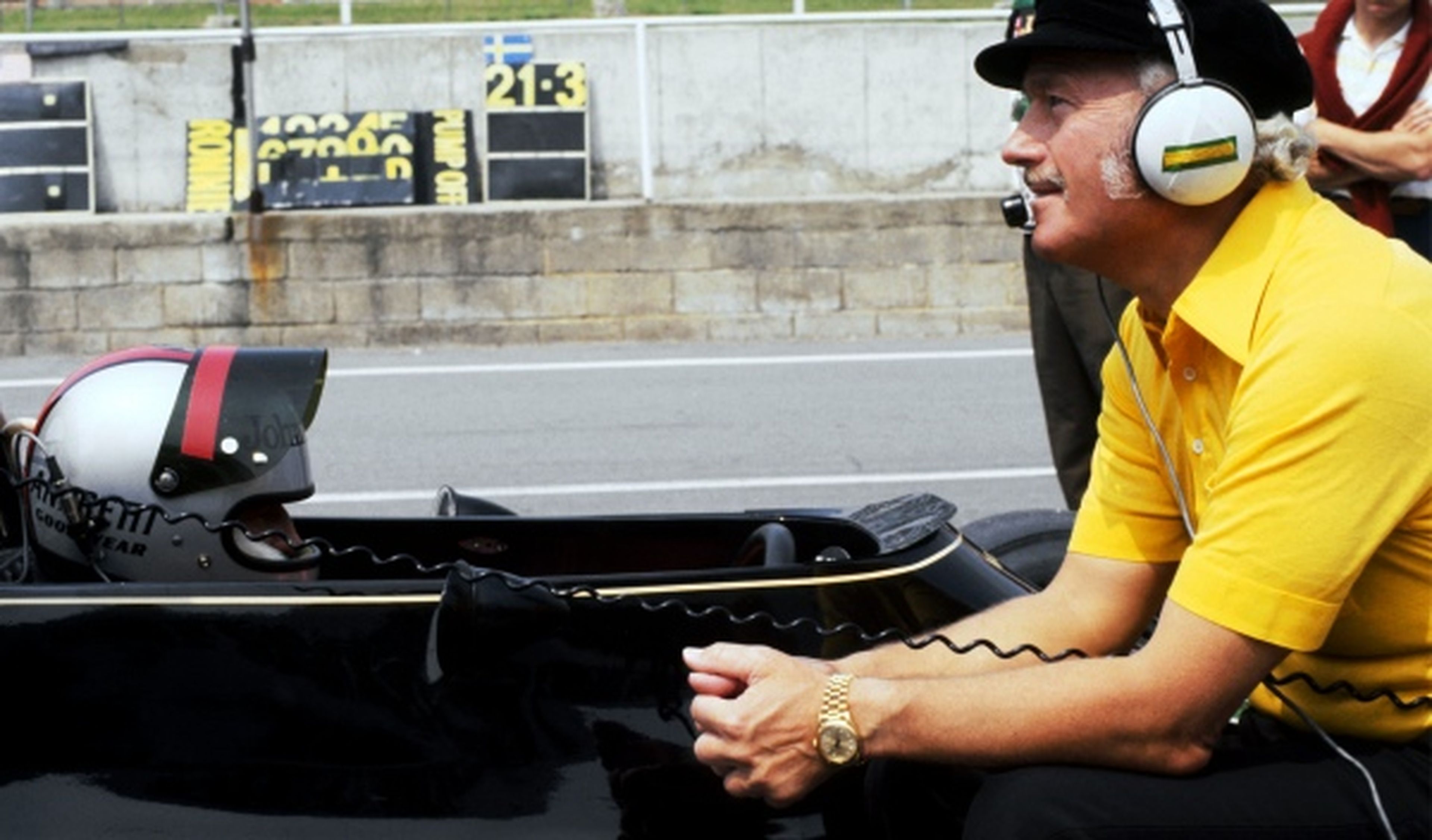 Colin Chapman (derecha) junto a Mario Andretti, en Fórmula 1.