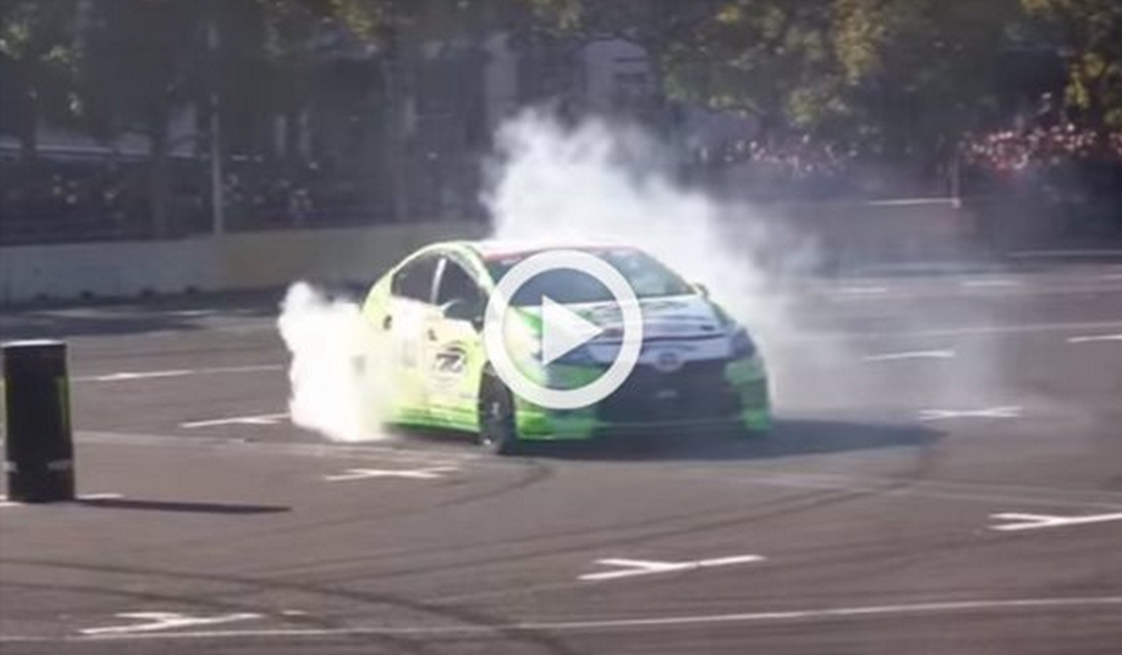 Vídeo: ¿Se puede hacer drift con un Toyota Prius?