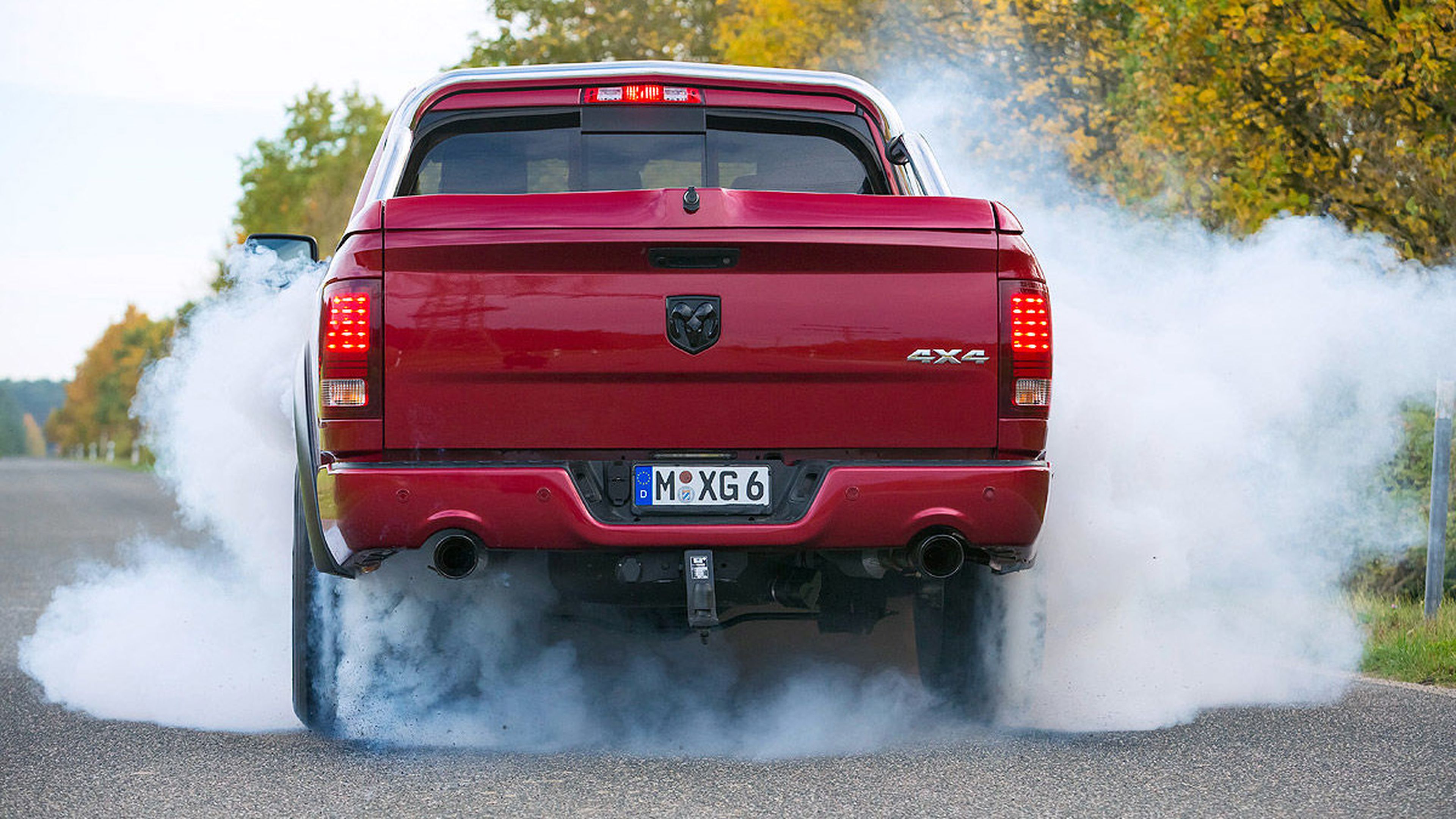 Dodge RAM 1500 5.7 Hemi  escape humo