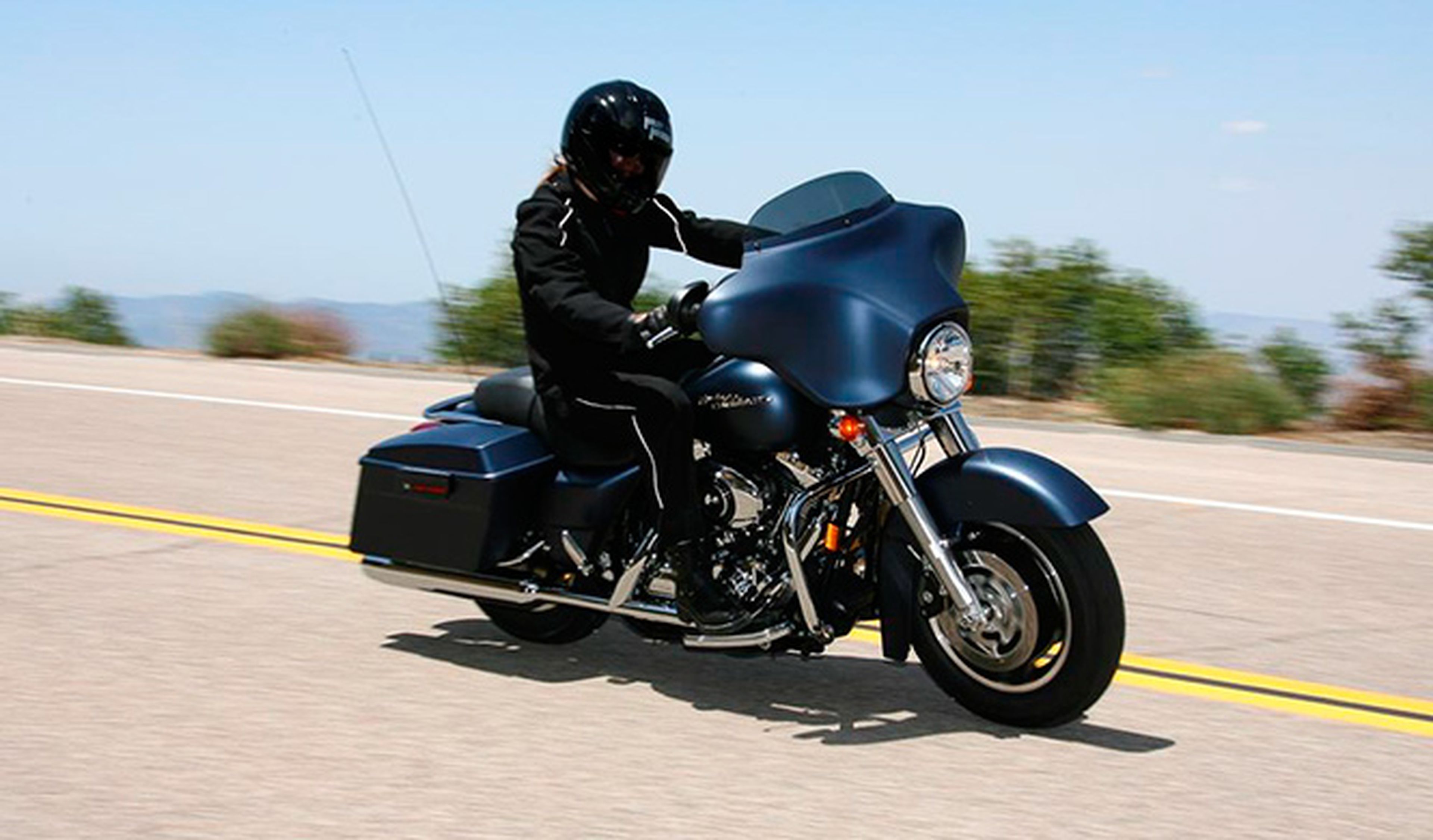 Harley-Davidson ofrece recorrer Europa en moto y ¡cobrando!