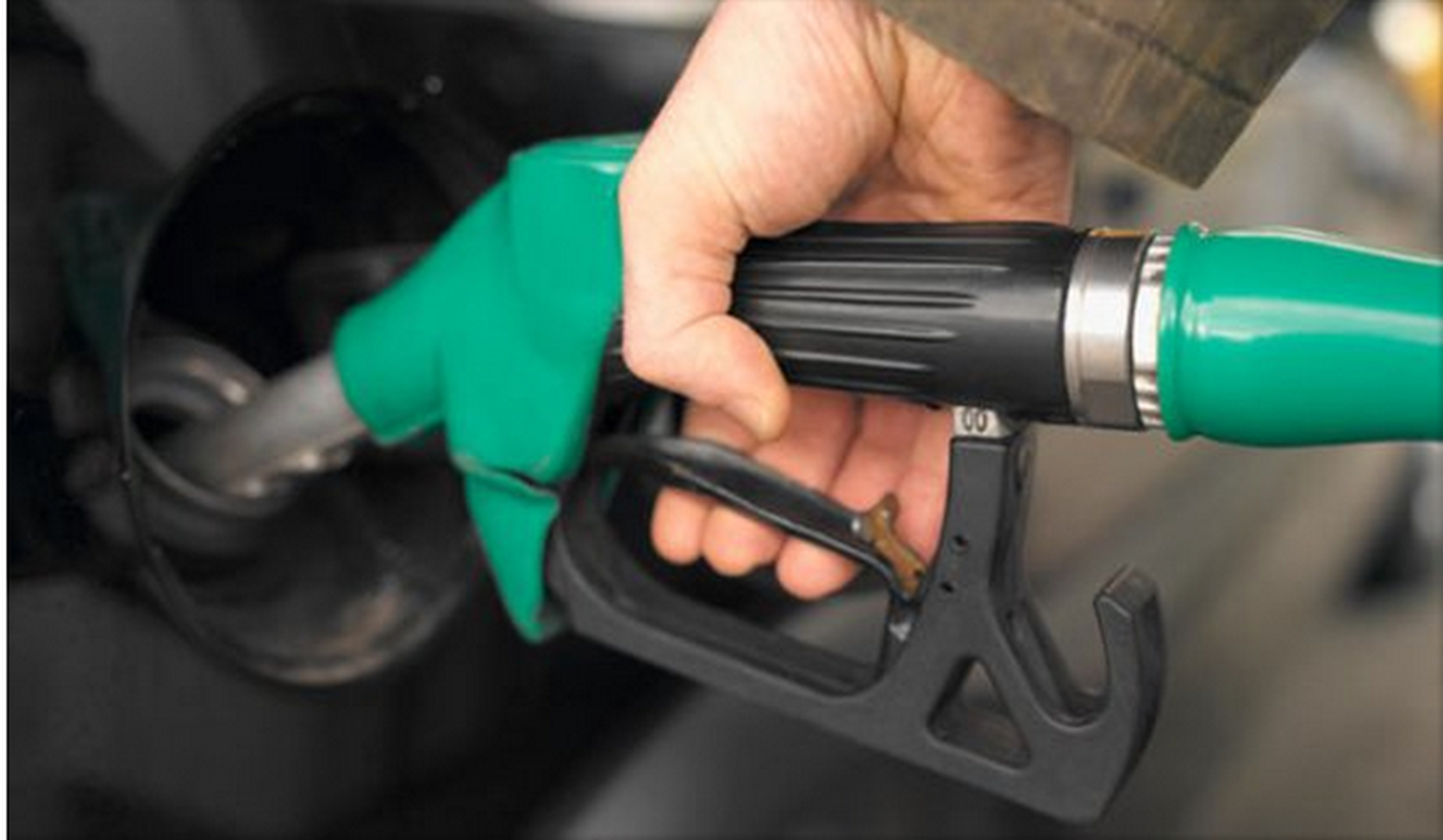 La gasolina sube y cuesta un 5% más que a principio de 2015
