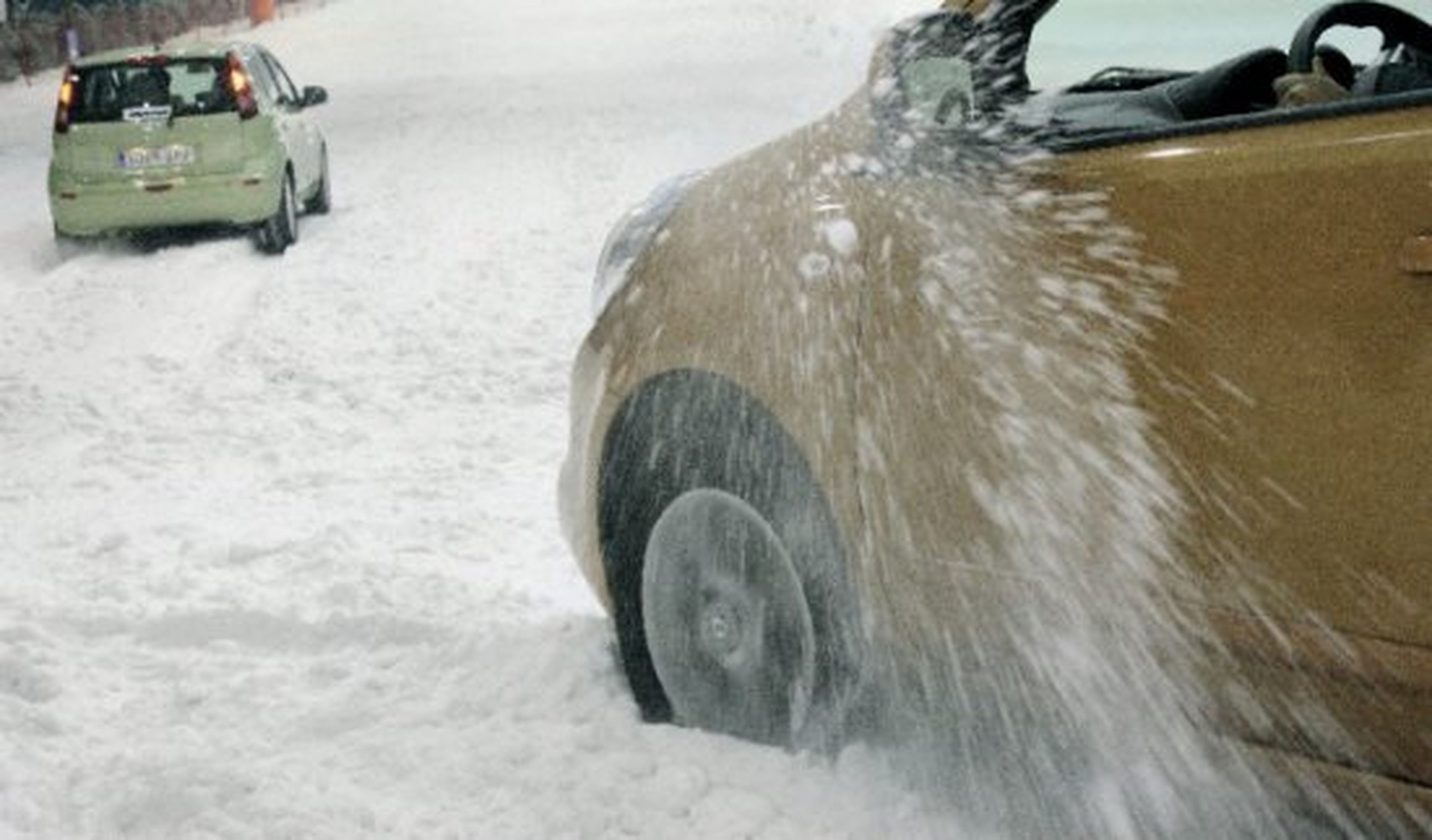 Cuatro menores imputados por tirar nieve a los coches