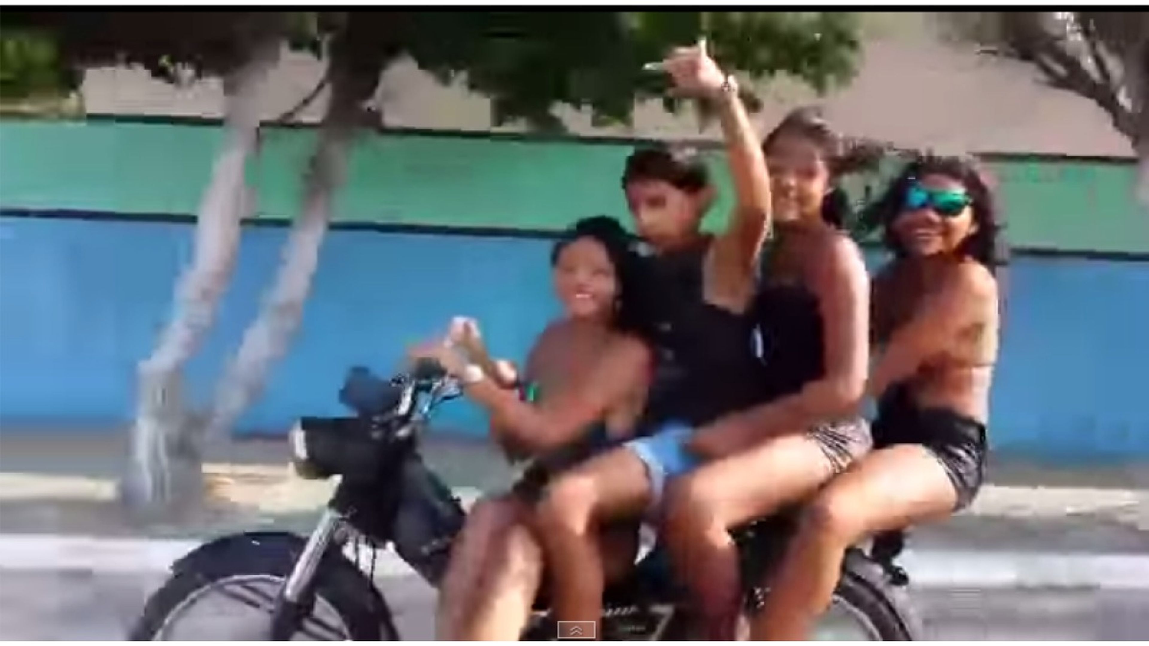 Vídeo: ¿cuánto duran cuatro personas en moto sin caerse?