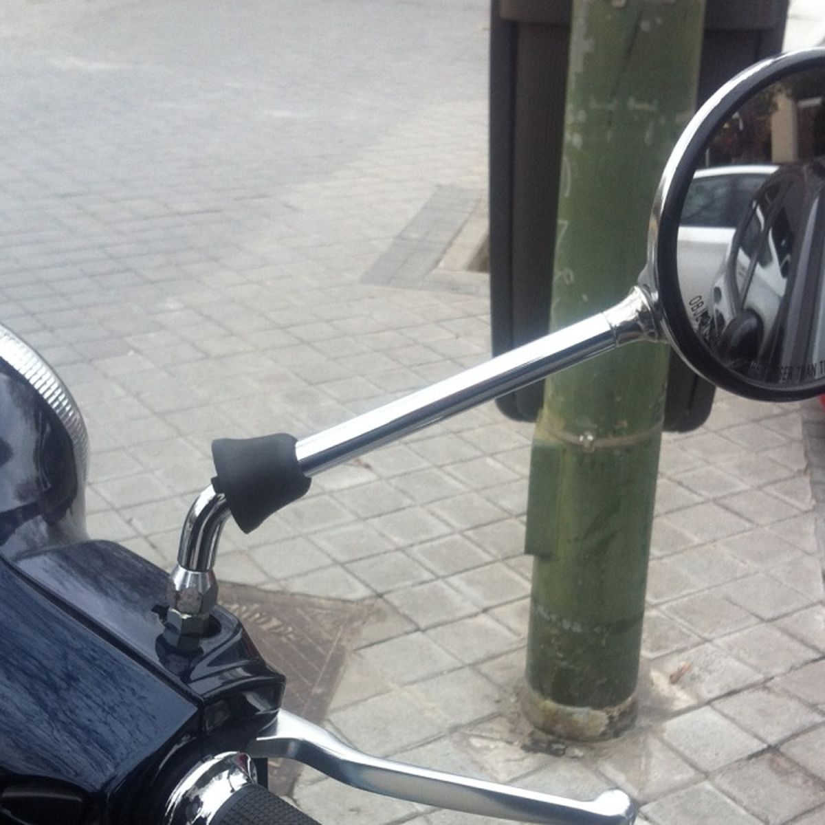 Cómo colocar y ajustar los espejos de la moto?