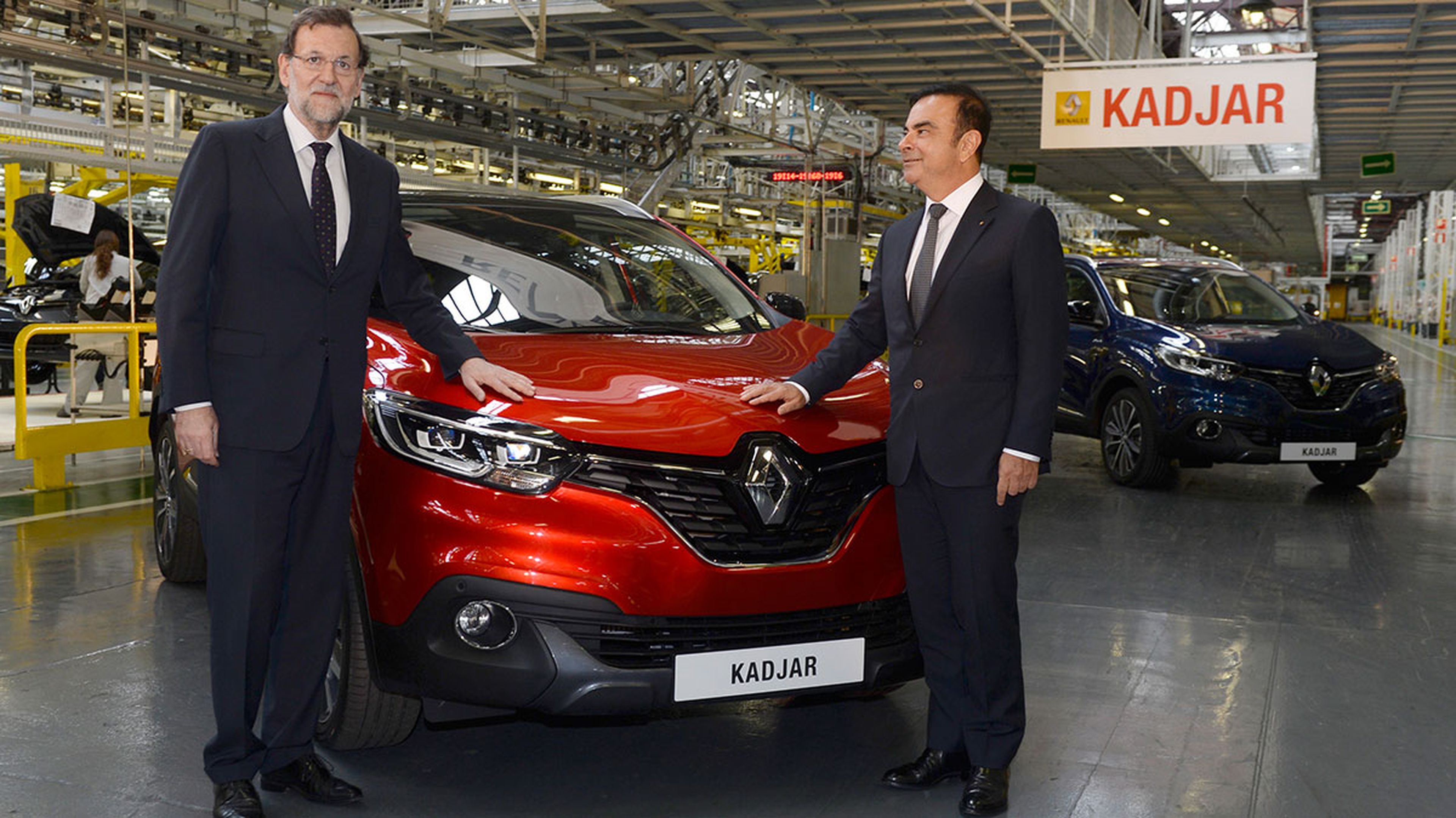 Mariano Rajoy y Carlos Ghosn con el Renault Kadjar