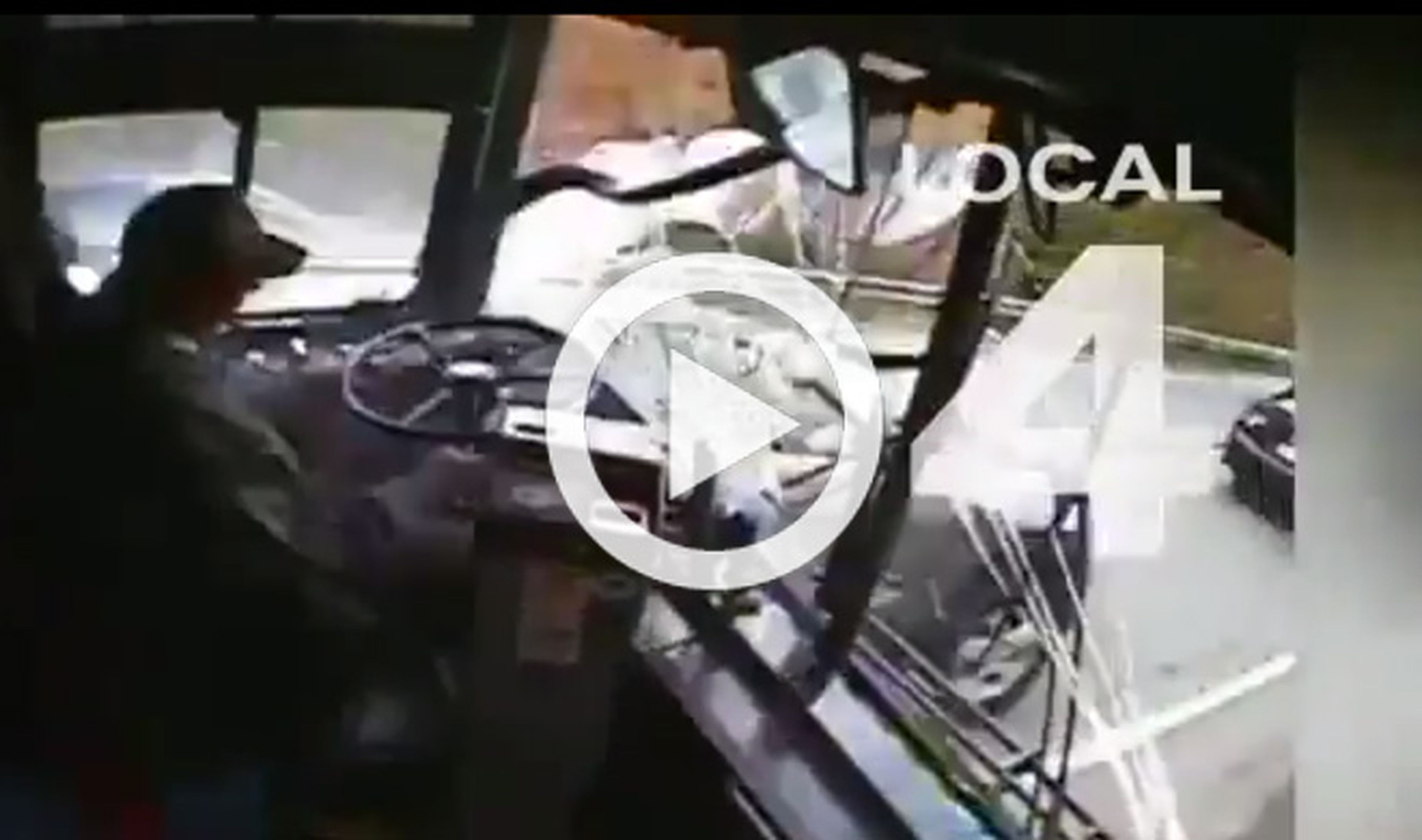 Vídeo: este conductor de autobús se duerme y la lía