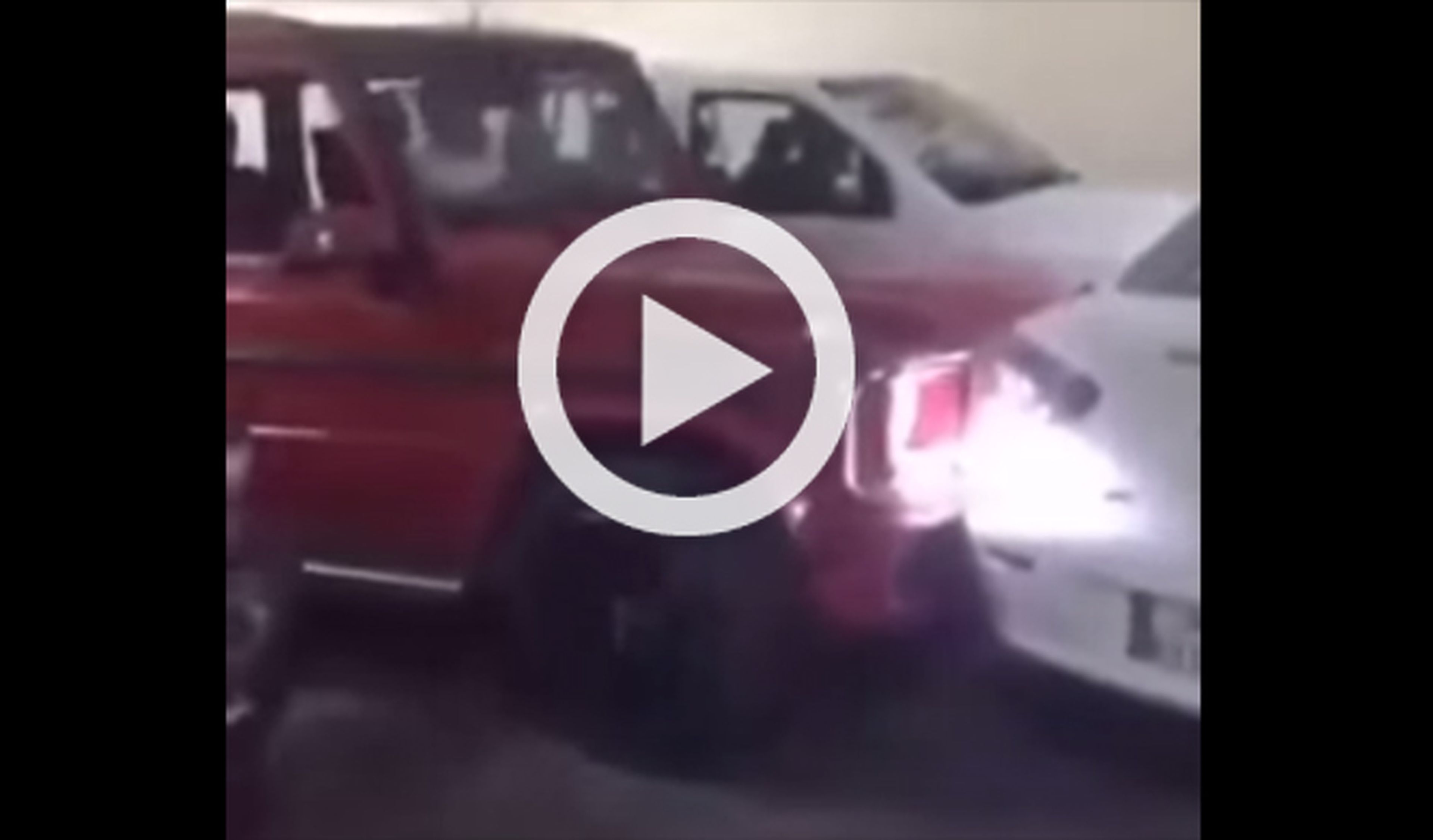 Vídeo: este G63 AMG empuja un coche mal aparcado
