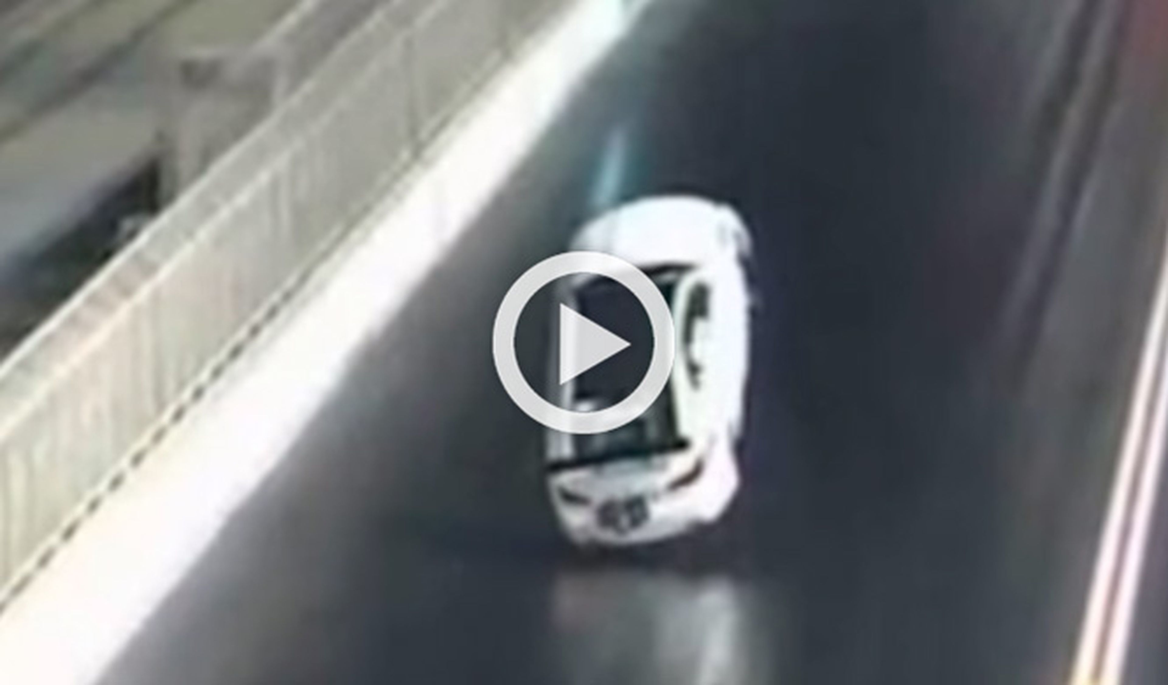 Vídeo: un Lexus IS F despega en una carrera de drag