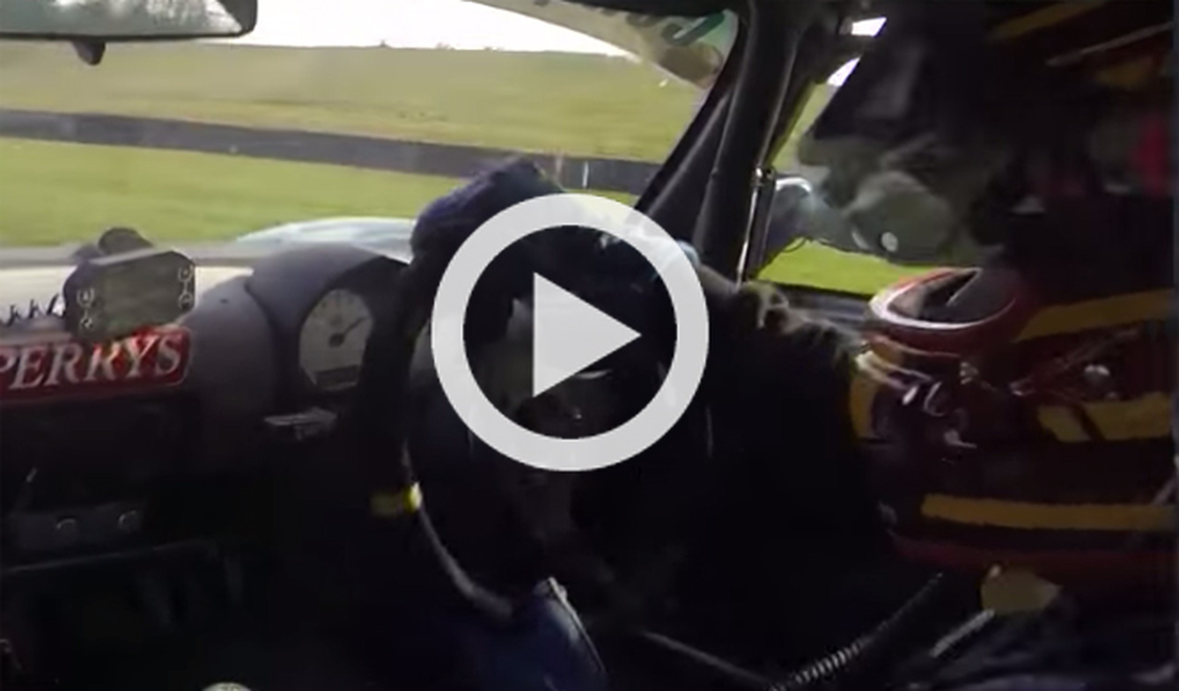 Vídeo: rompe la suspensión en plena curva y a 180 km/h