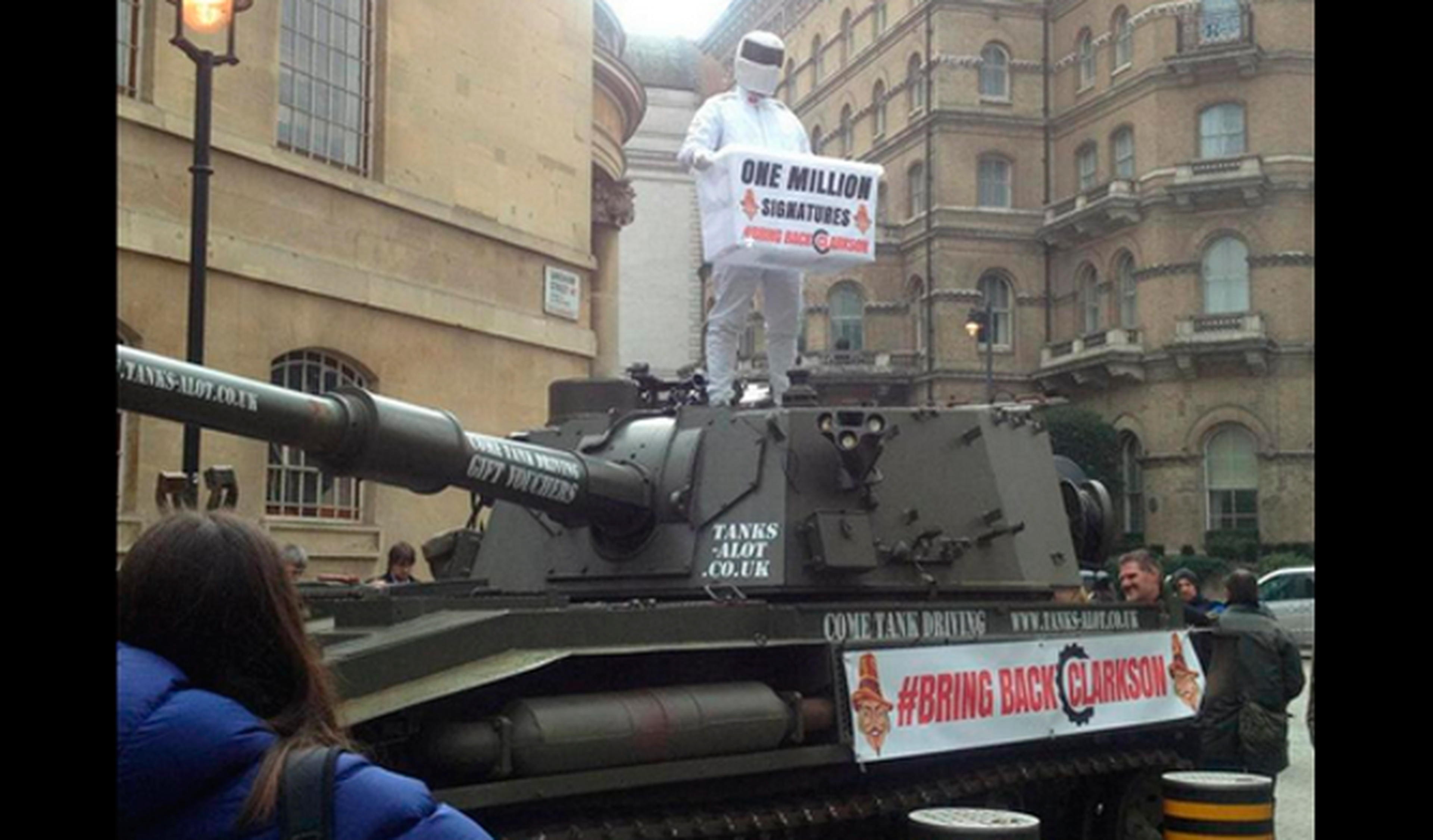 Un tanque por las calles para apoyar a Jeremy Clarkson