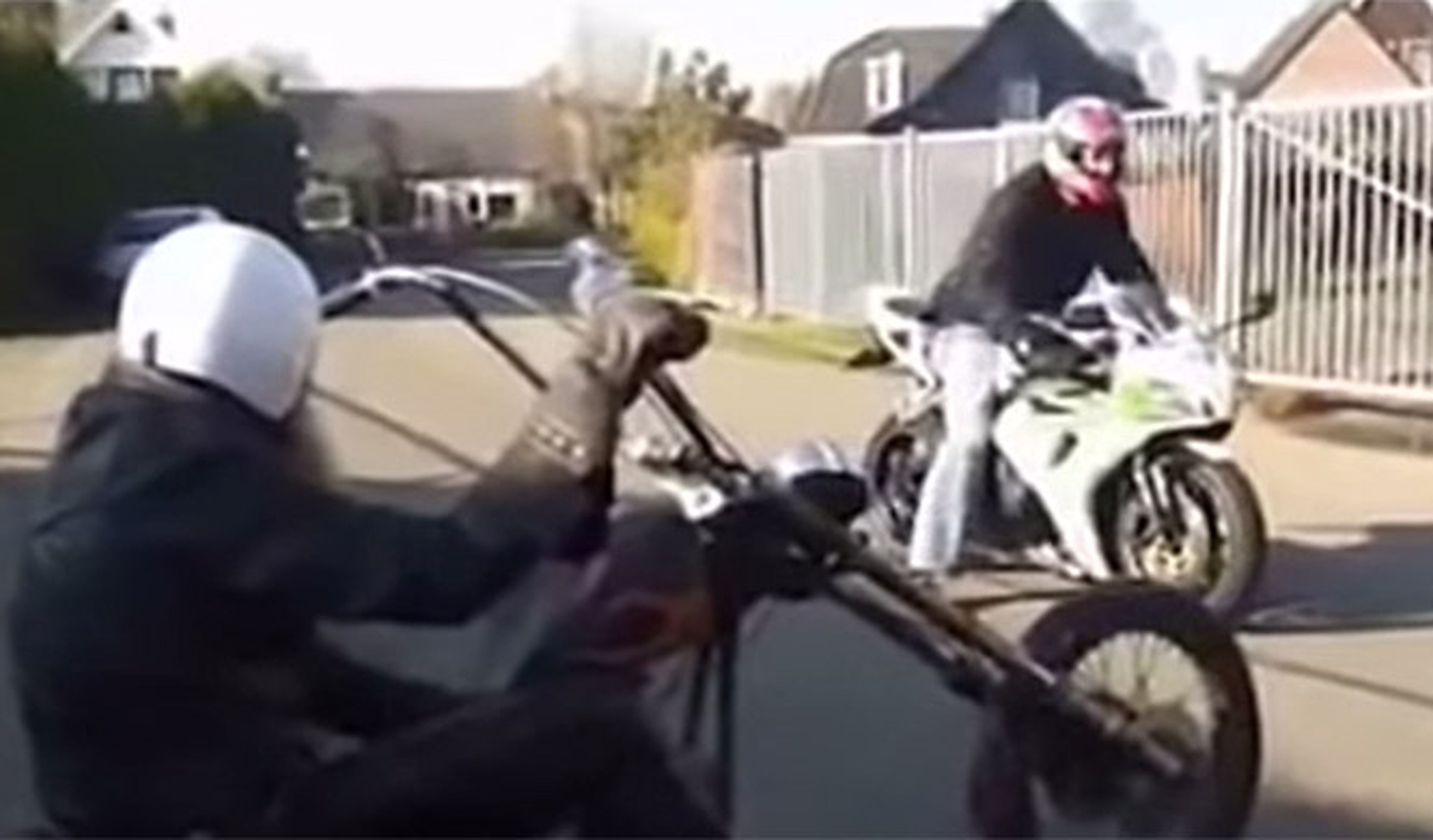 Vídeo: Honda CBR 1000 contra chopper rat-bike