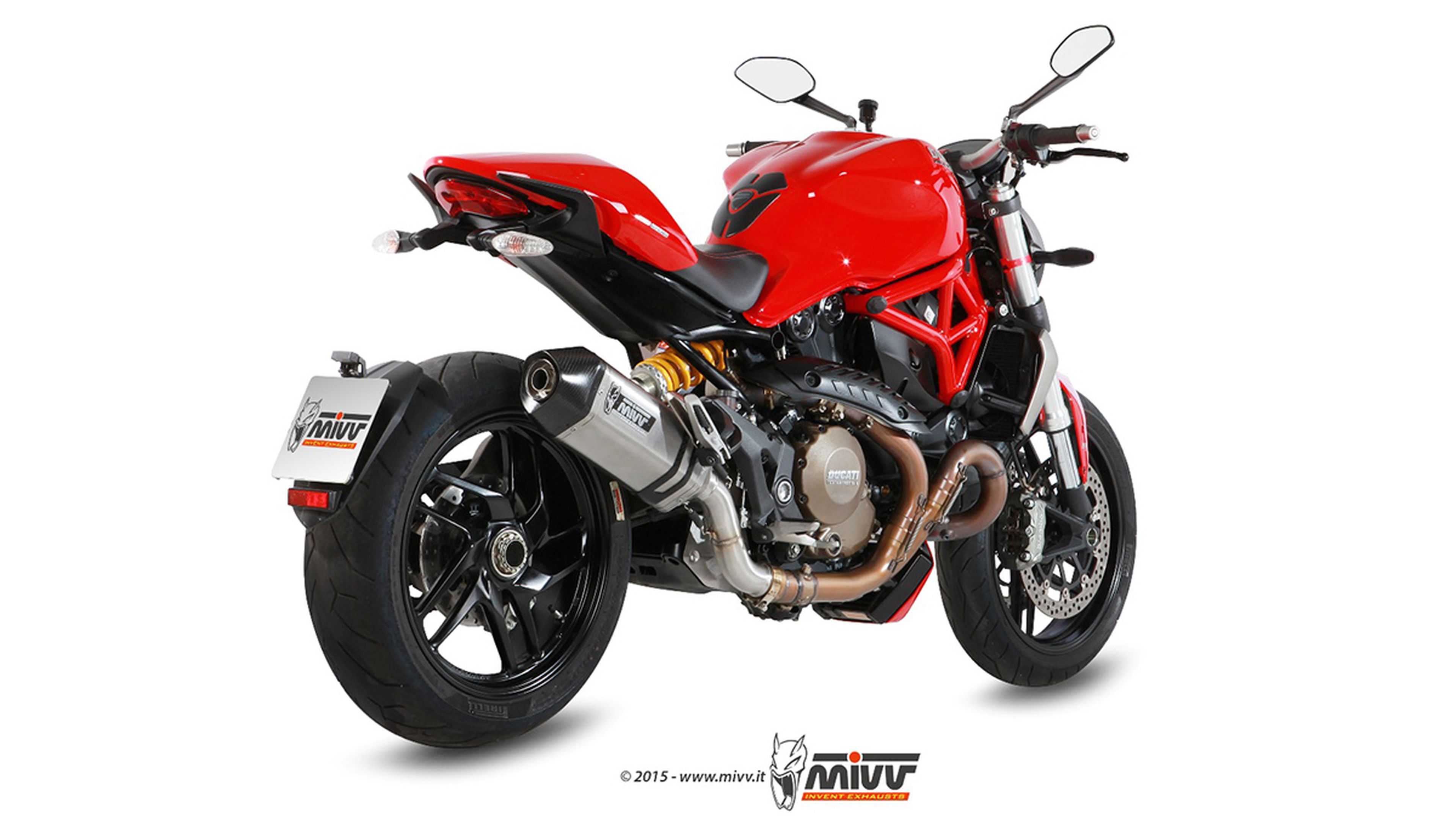 Ducati Monster 1200 con escape MIVV