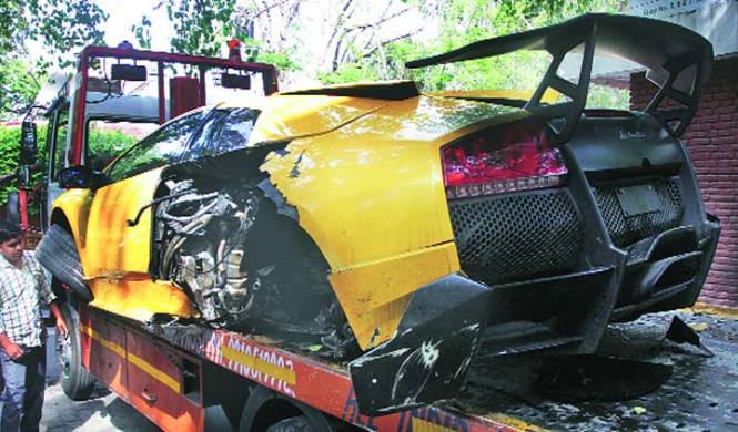 Accidente de un Lamborghini Murciélago LP670-4 SV en India -