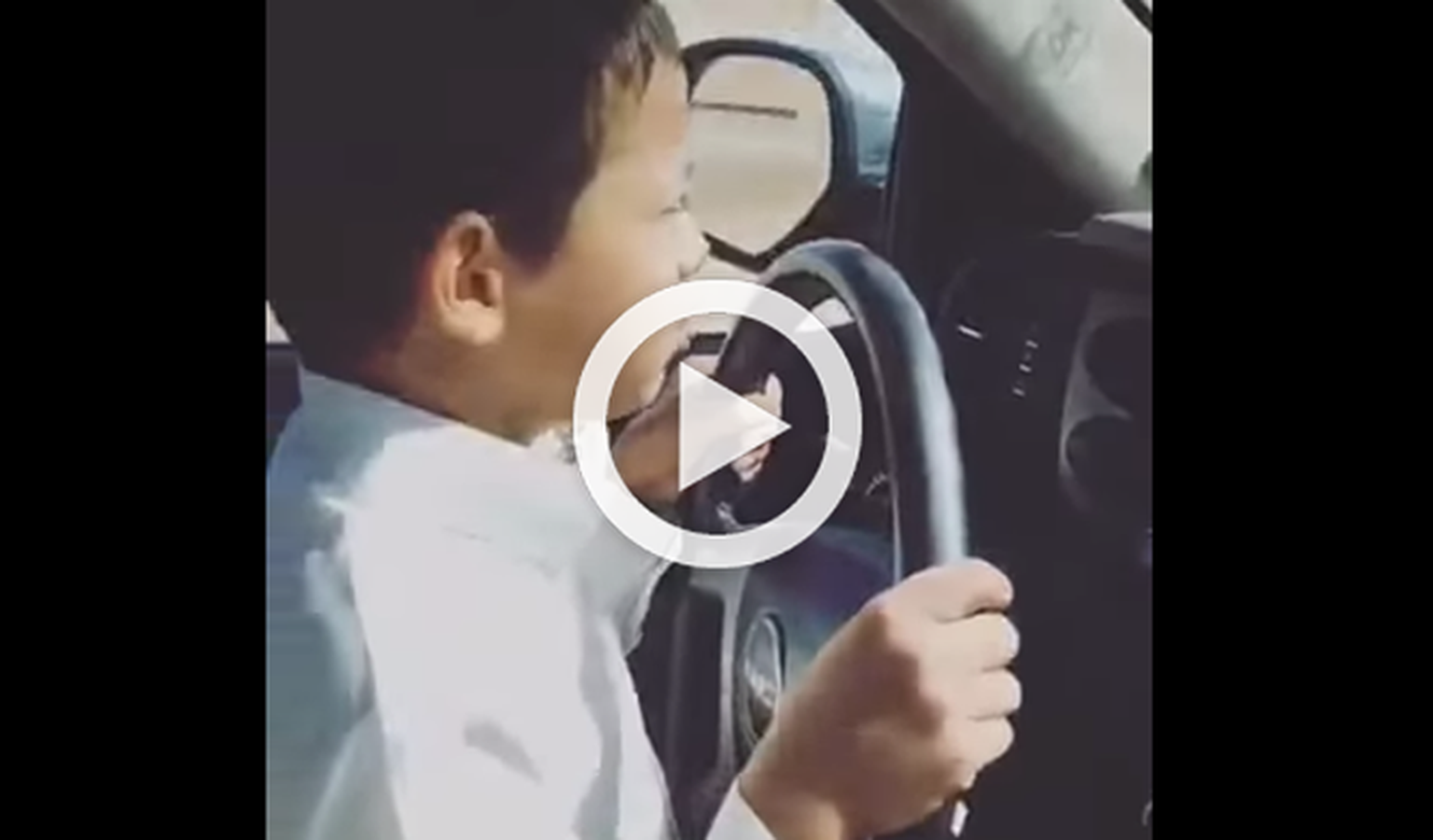Un niño conduce a 200 km/h por una autopista saudí