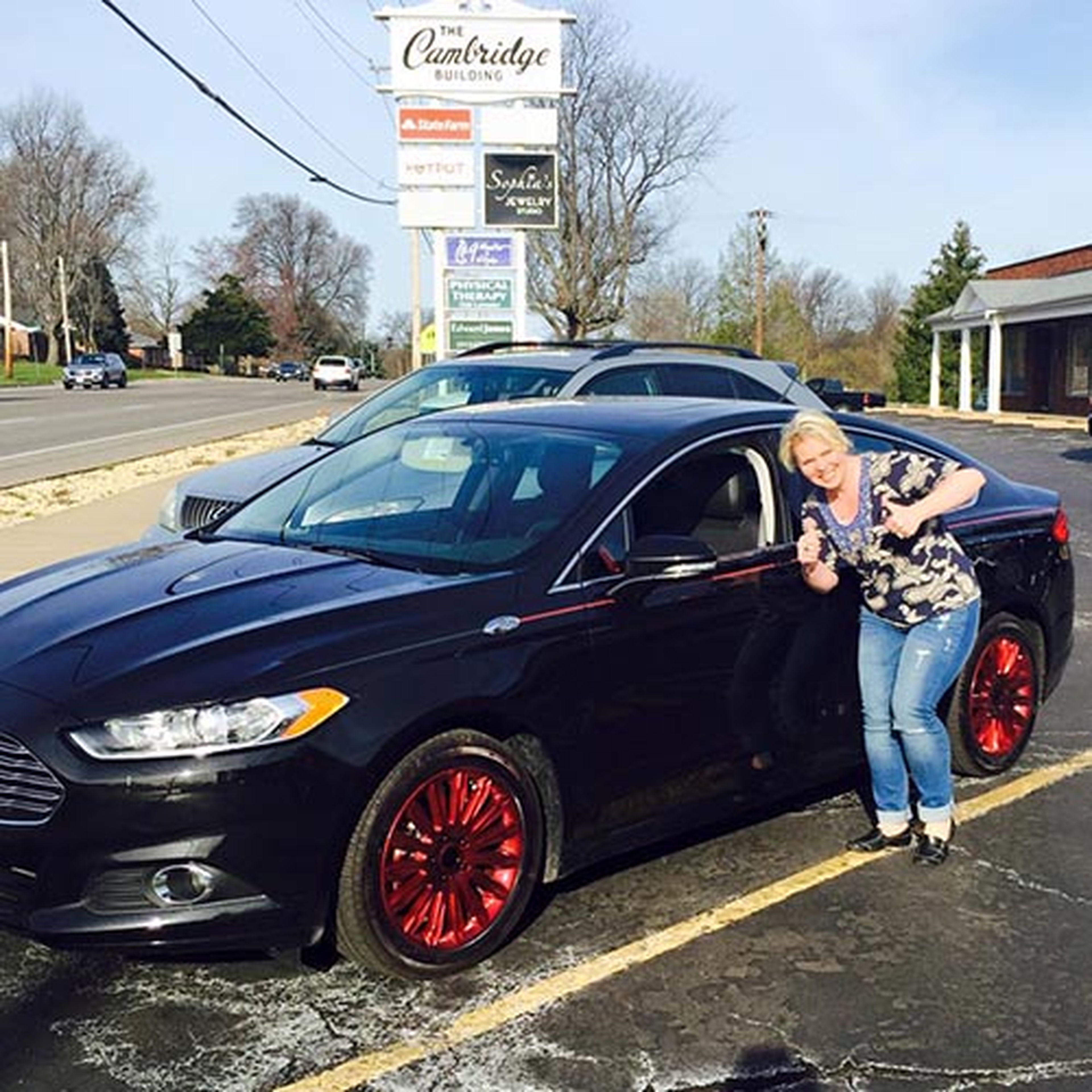 Becky Schoenig recupera feliz su coche robado