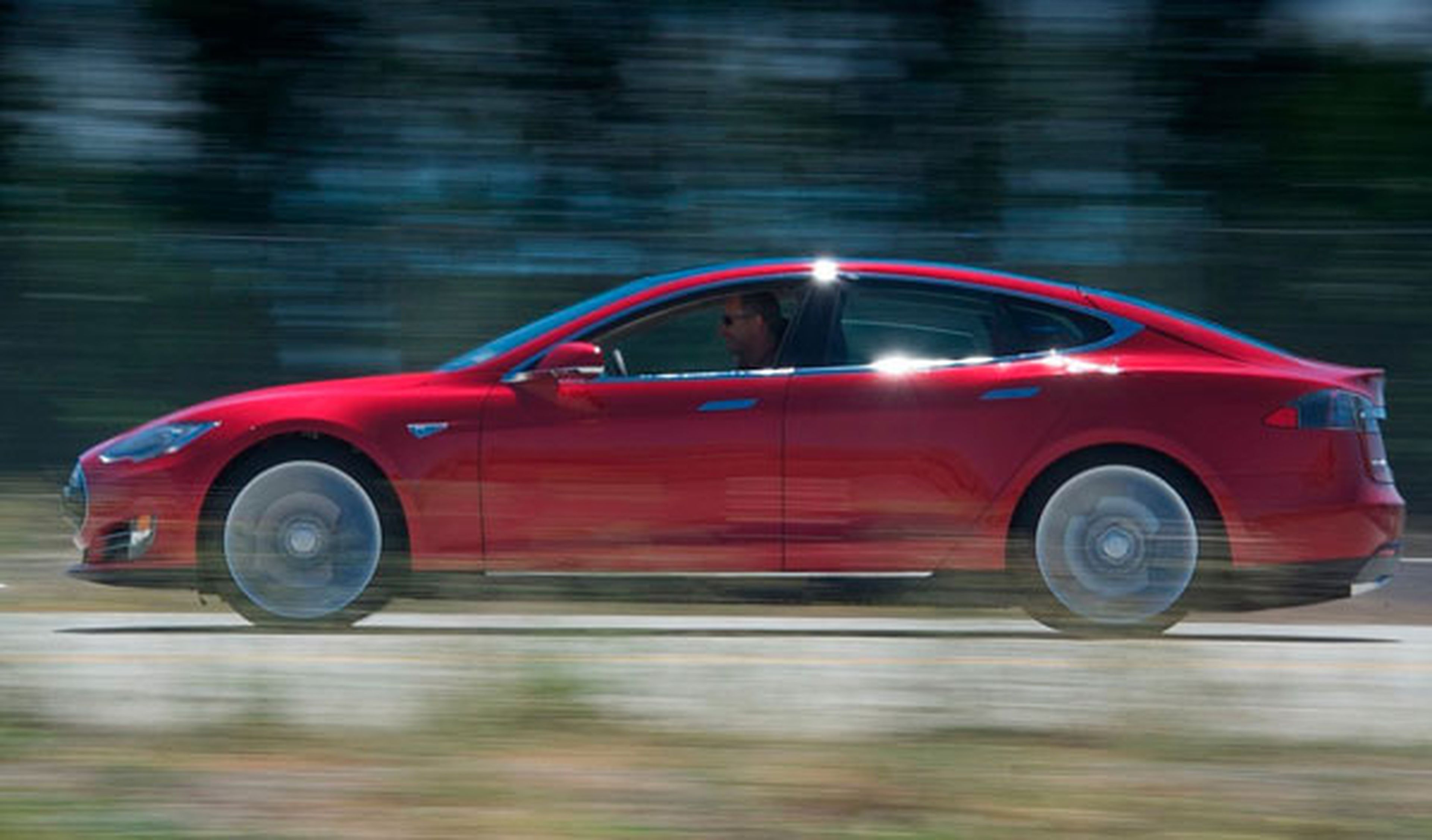 El Tesla S tendrá piloto automático en verano