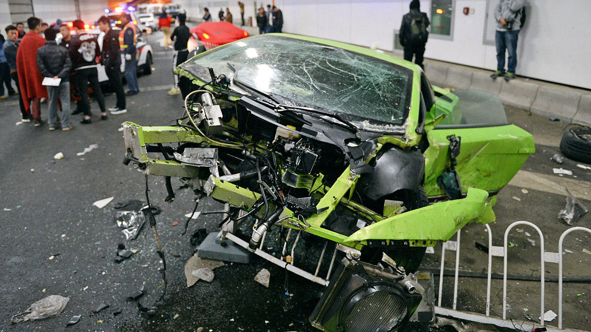 A la cárcel por destrozar un Lamborghini y un Ferrari -