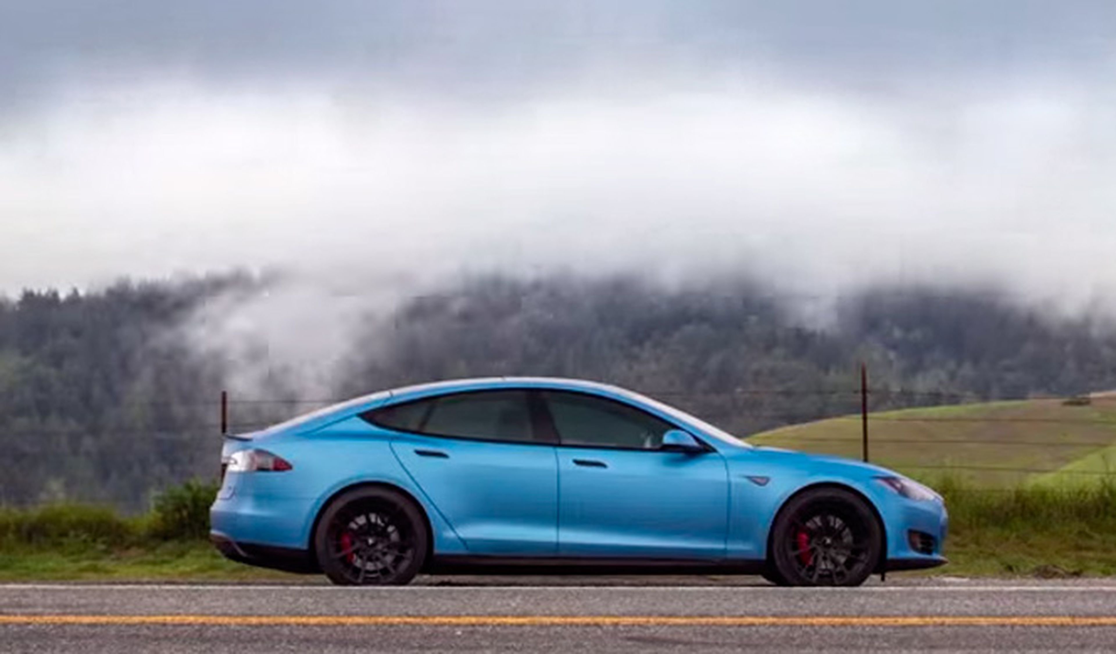 Vídeo: Tesla Model S P85D 'Frozen Blue', ¡helador!