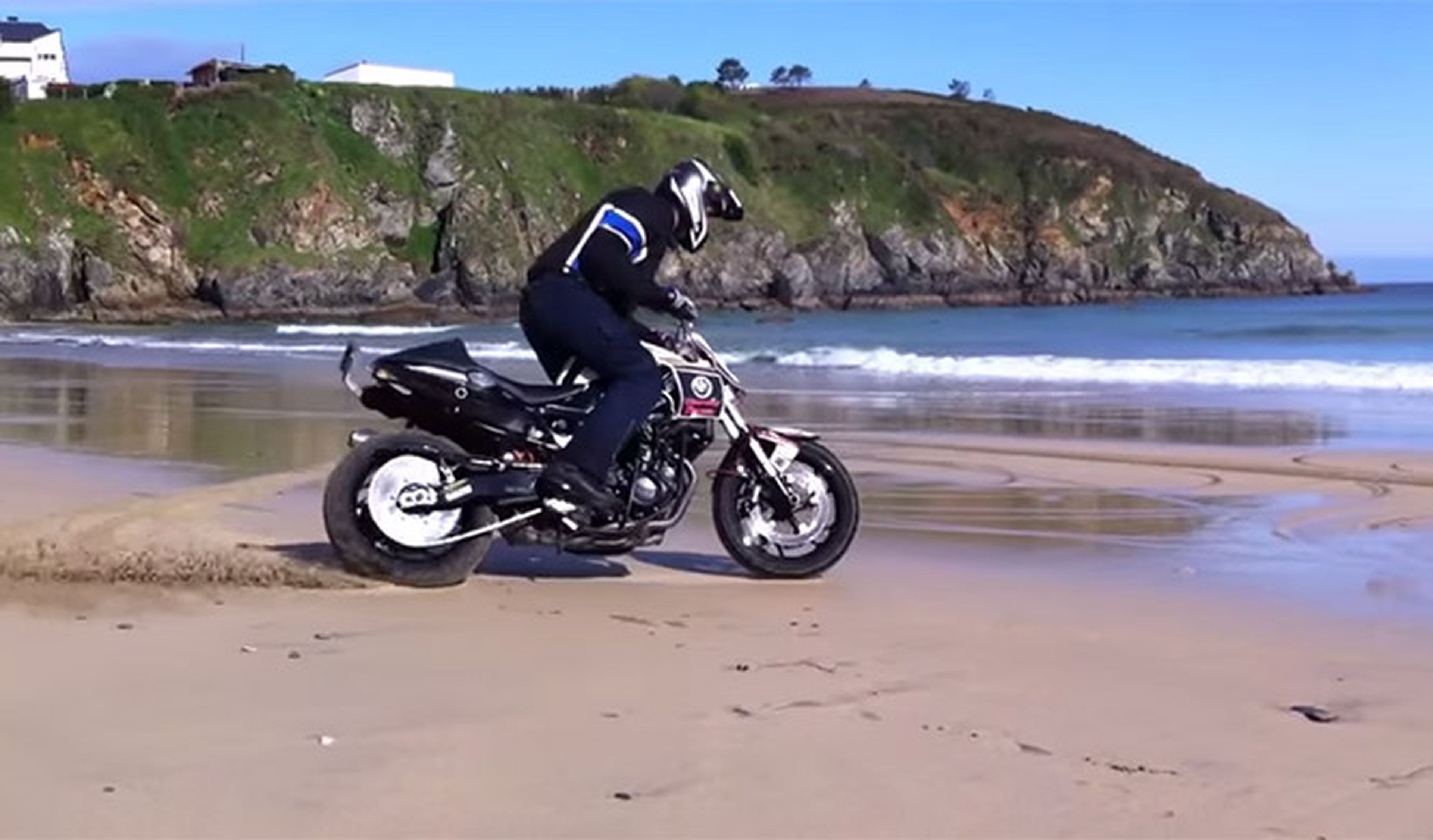 Vídeo: Narcís Roca haciendo stunt en la playa