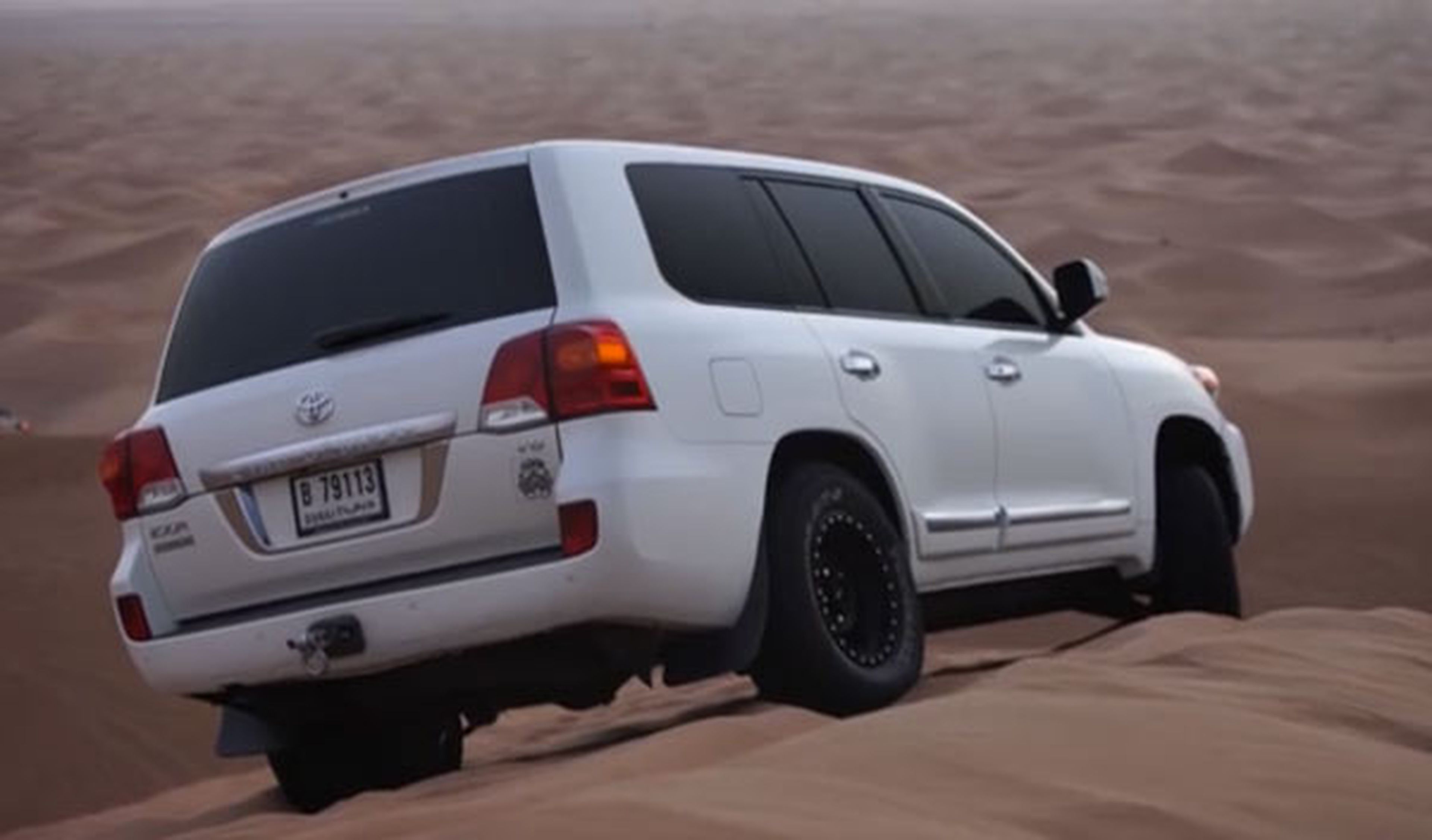 Toyota Land Cruiser V8: el rey de las dunas de Dubai