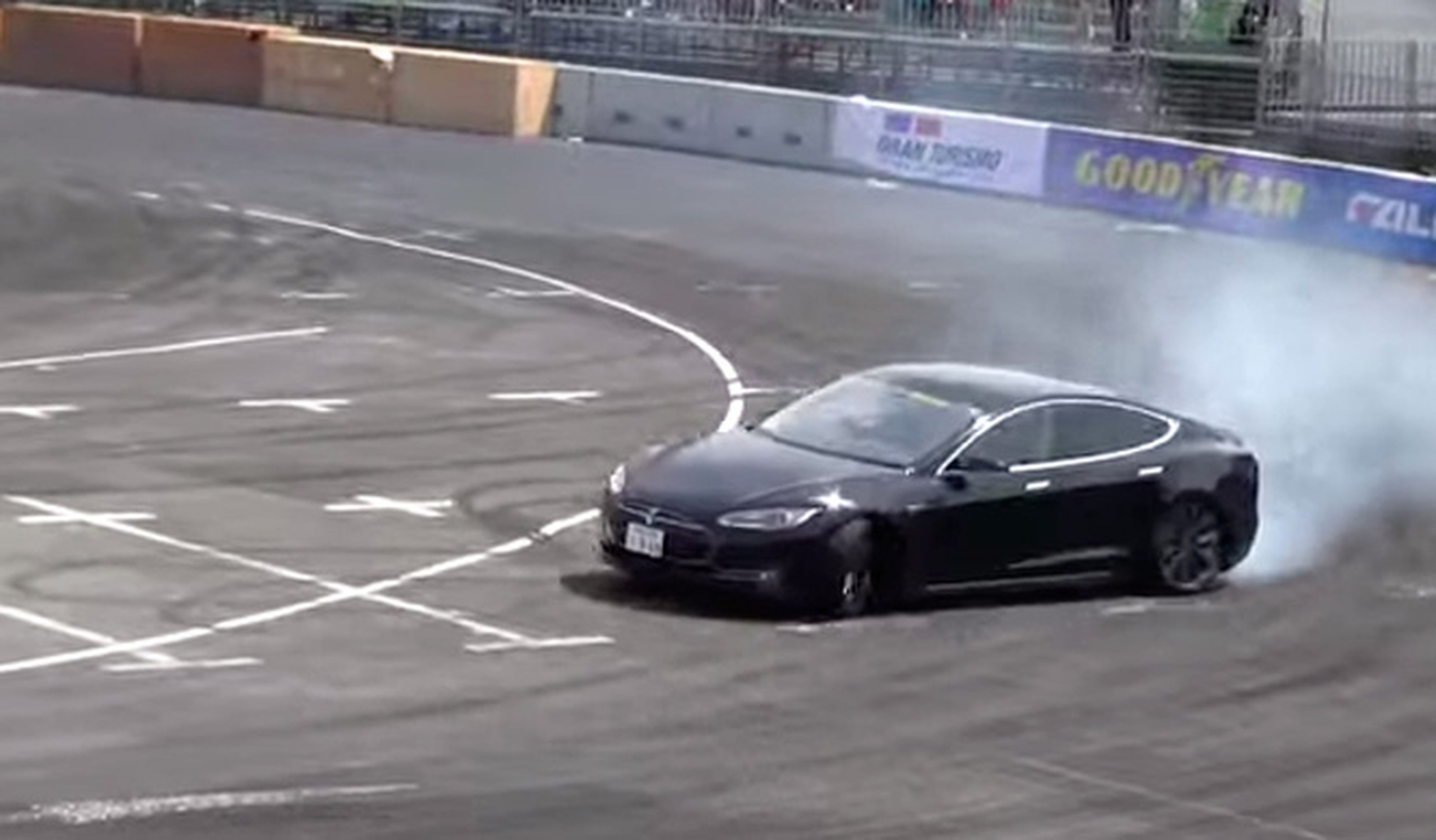 Vídeo: drifteando con un Tesla Model S