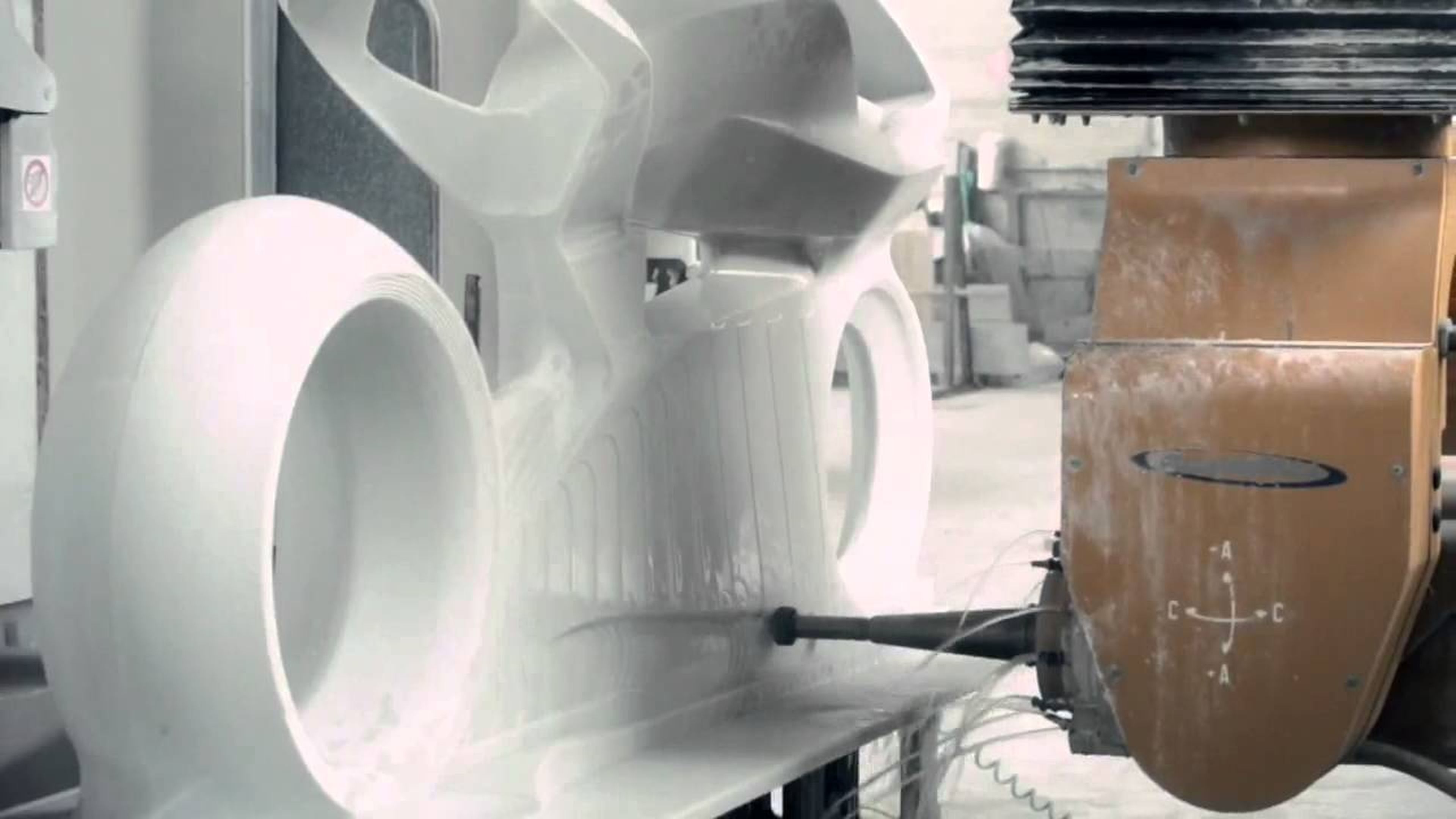 Video: Así se ha hecho la escultura de Ducati en mármol