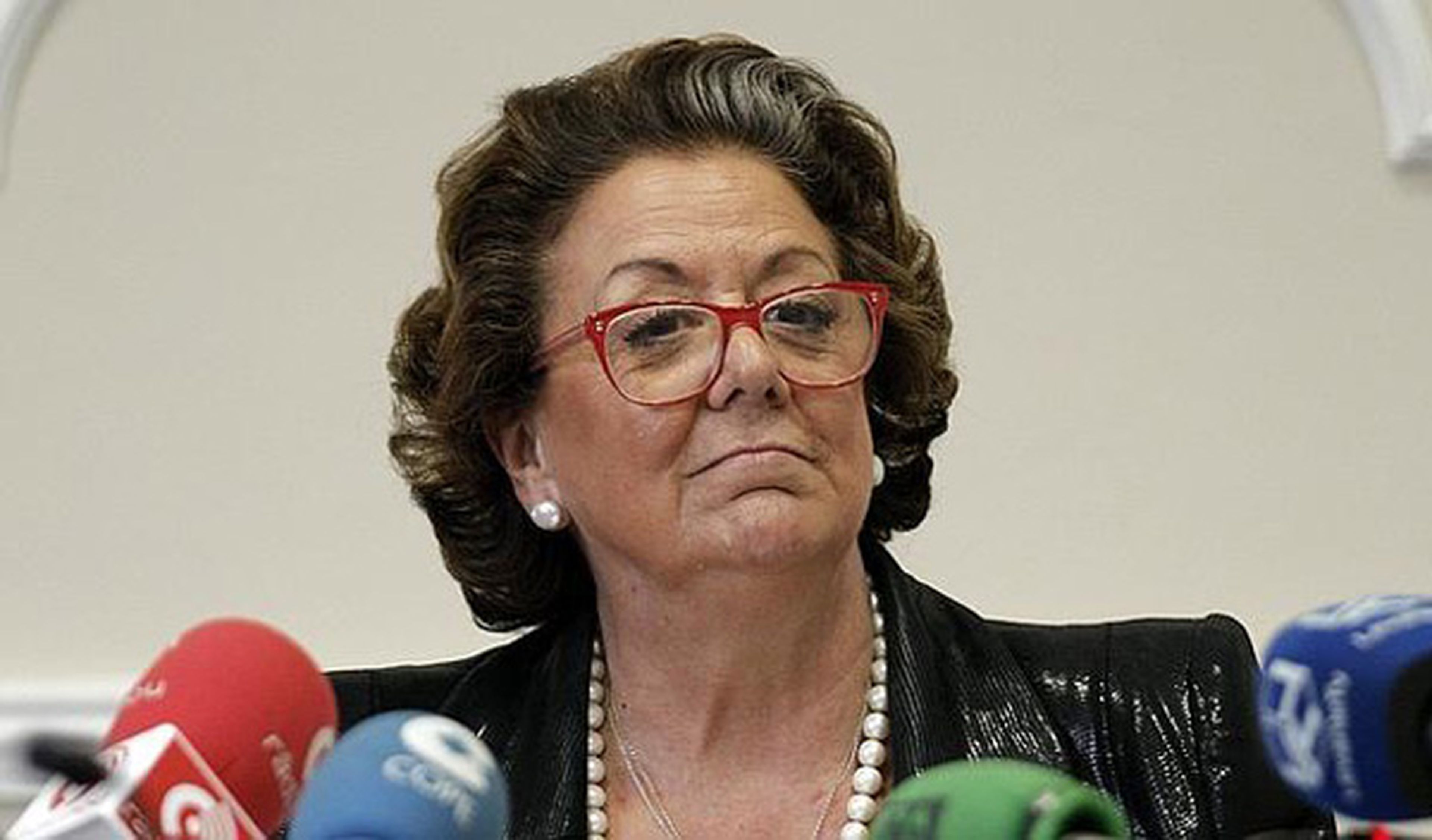 Rita Barberá saca su coche del ayuntamiento 23 años después