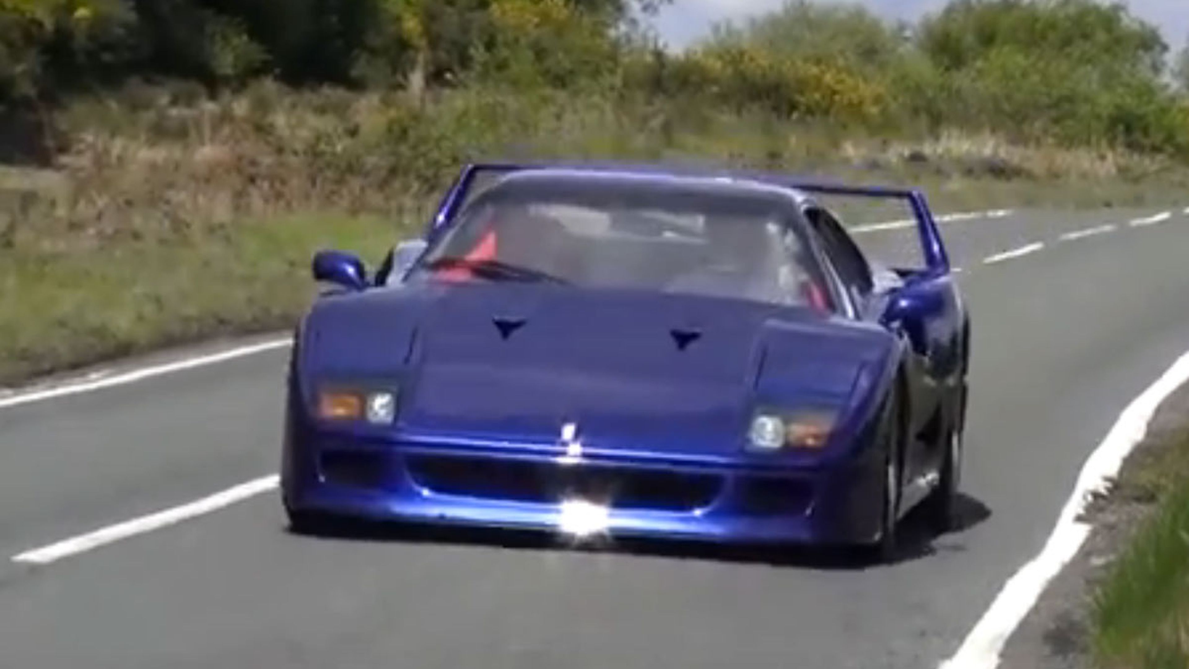 Así suena el único Ferrari F40 azul eléctrico del planeta