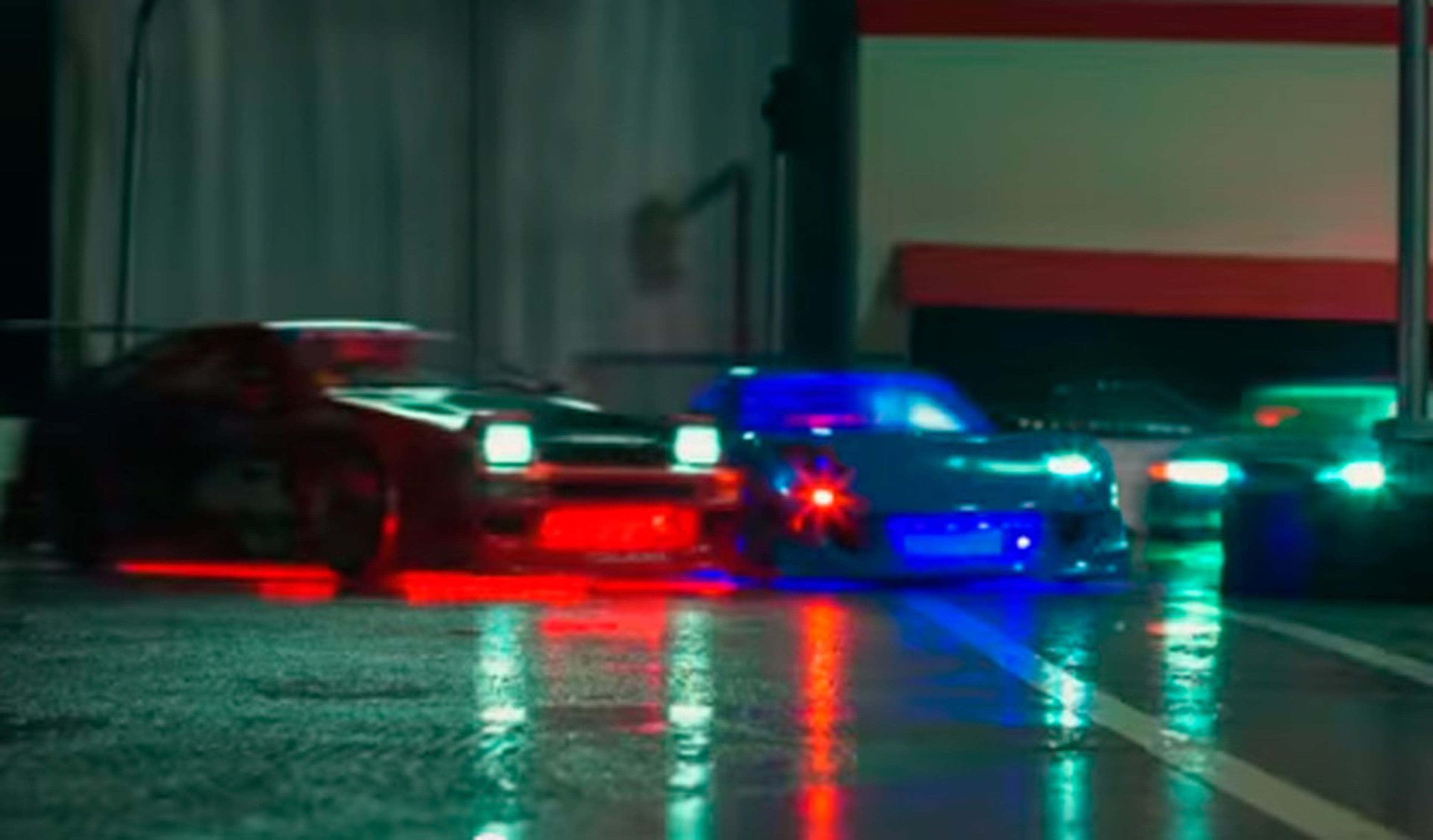 Drift con cuatro RC Cars a escala: ¡espectáculo de color!