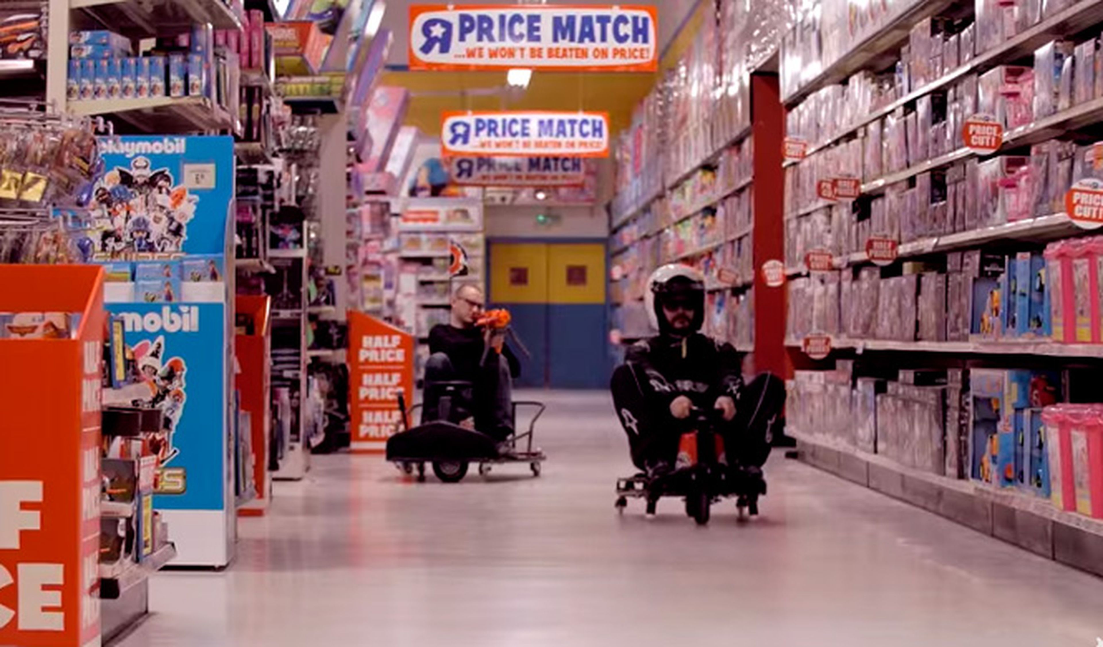 Vídeo: ¿Te apetece una carrera de karts en una juguetería?