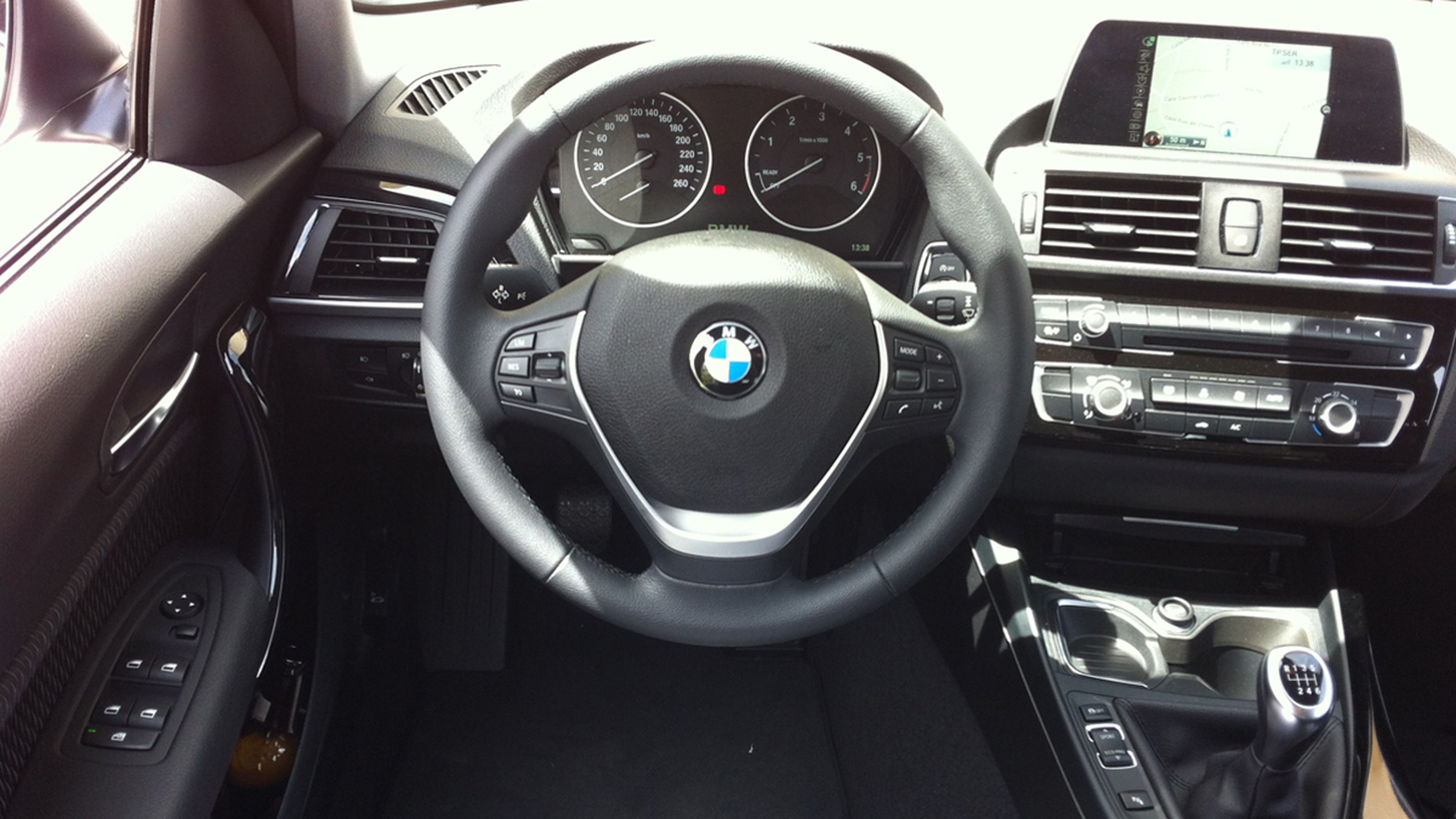 BMW 116 EfficientDynamics Edition 2015 habitáculo