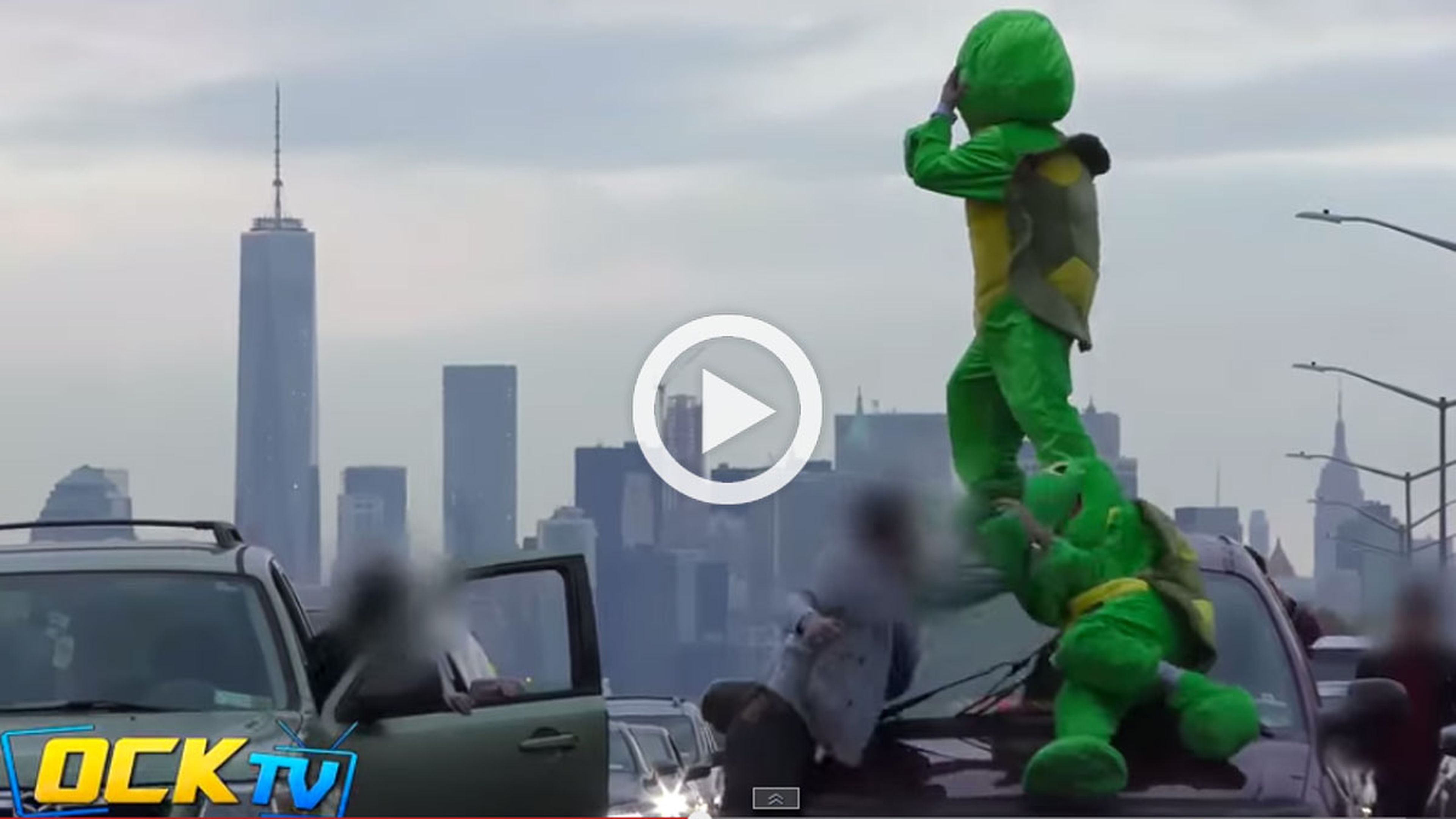 Se disfrazan de Tortugas Ninja y cortan el tráfico de NYC