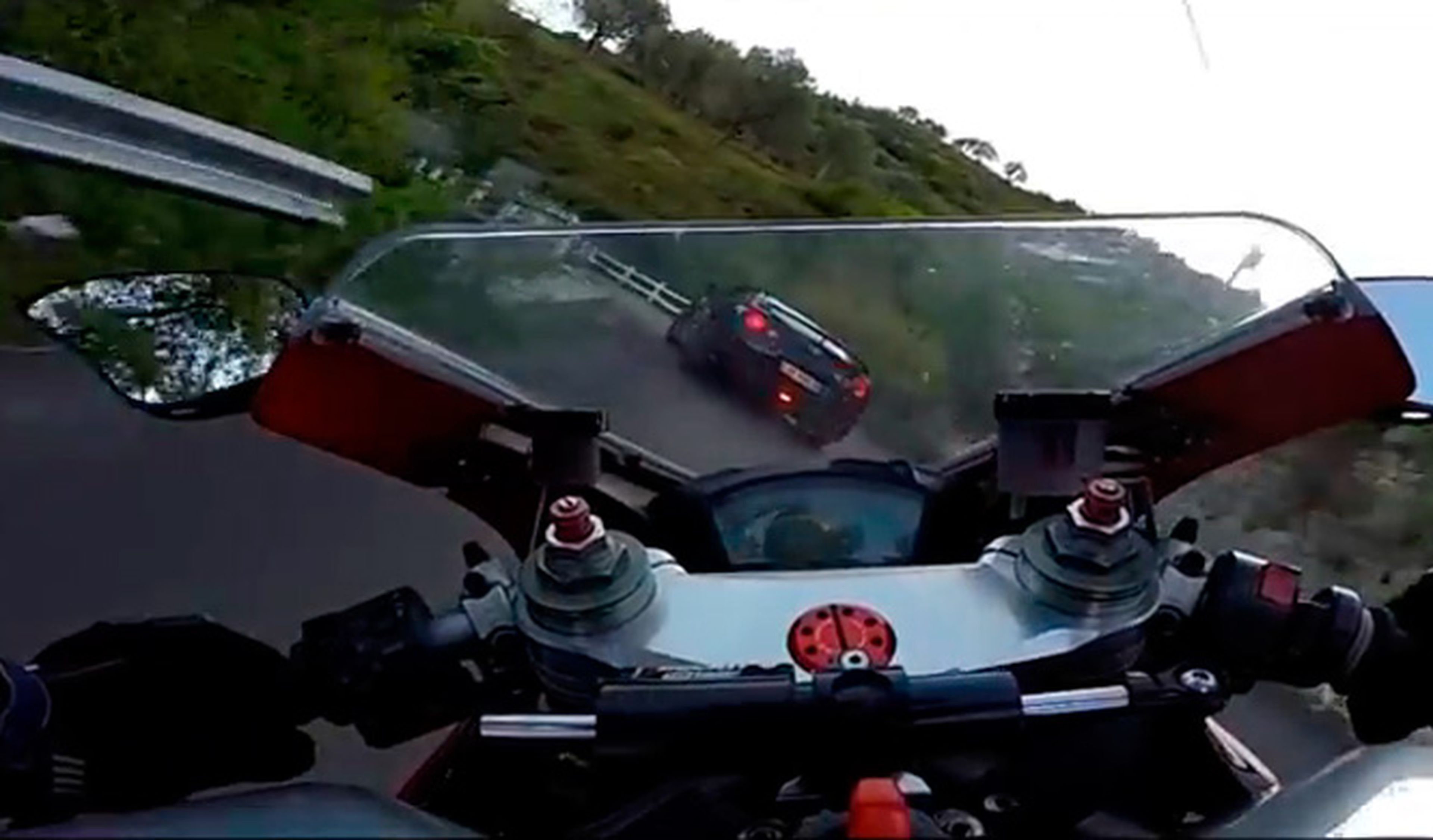 Vídeo: Ducati 848 EVO 'vs' Nissan GT-R